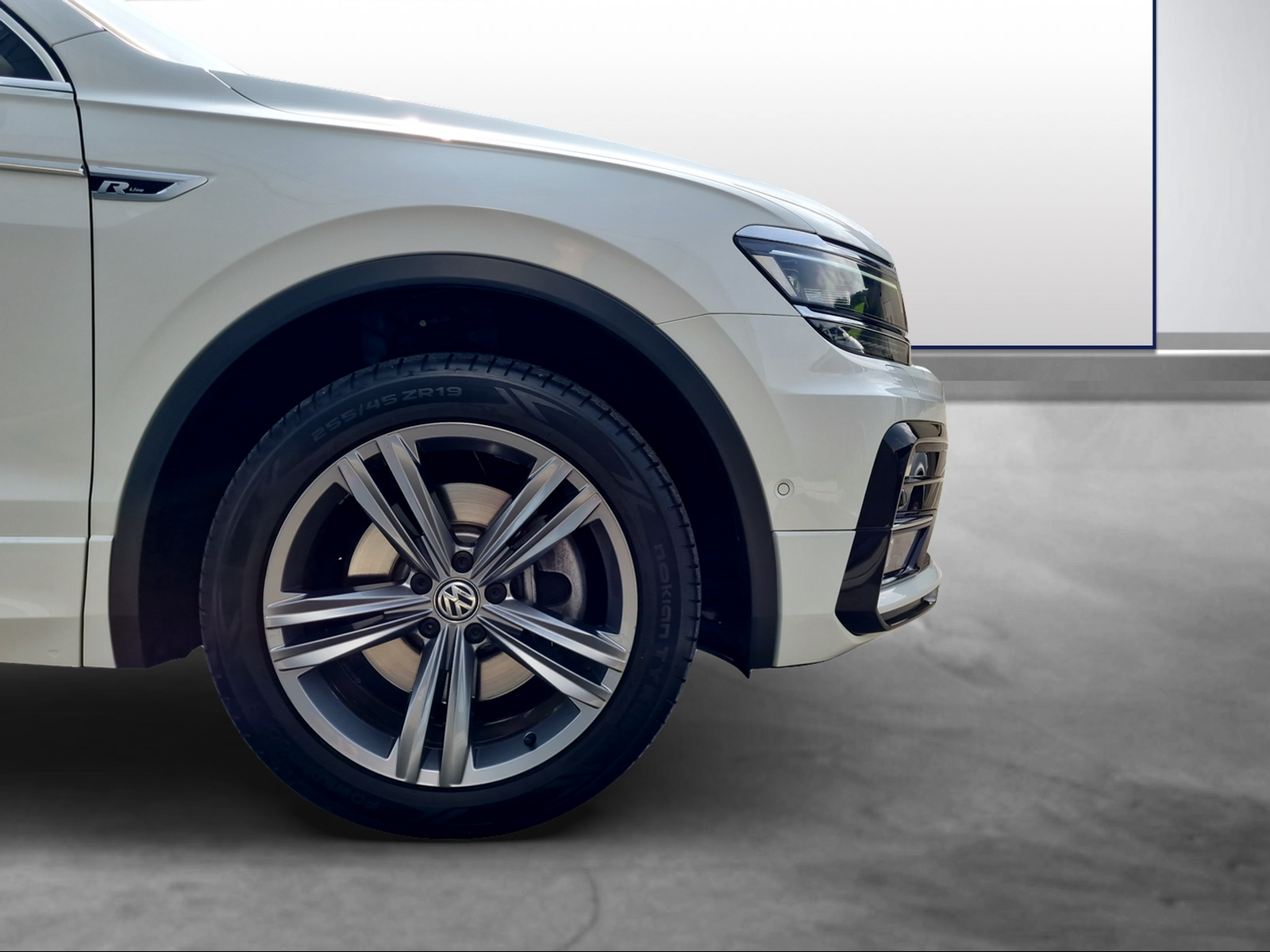 VW Tiguan 2.0 TDI SCR Highline 4Motion DSG-image-14