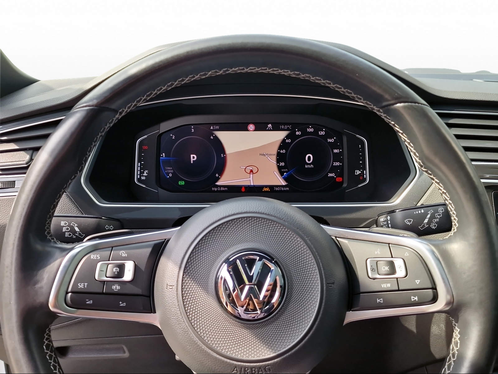 VW Tiguan 2.0 TDI SCR Highline 4Motion DSG-image-4