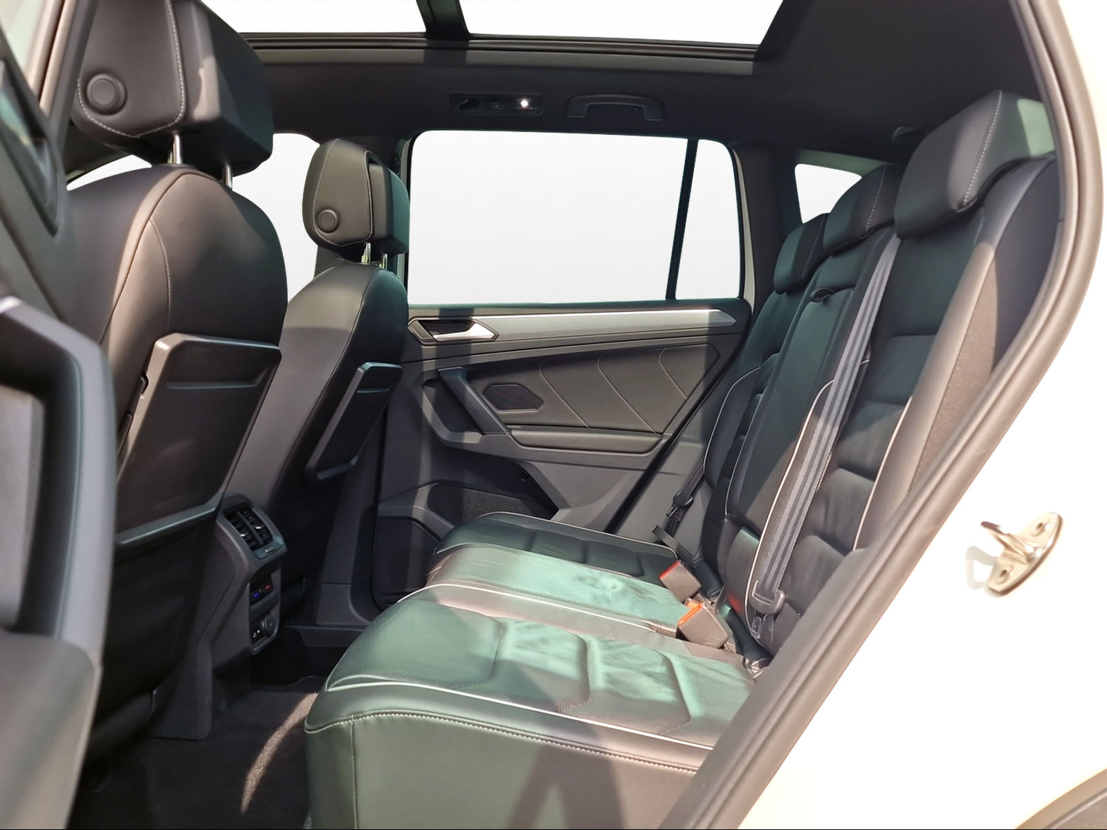 VW Tiguan 2.0 TDI SCR Highline 4Motion DSG-image-10