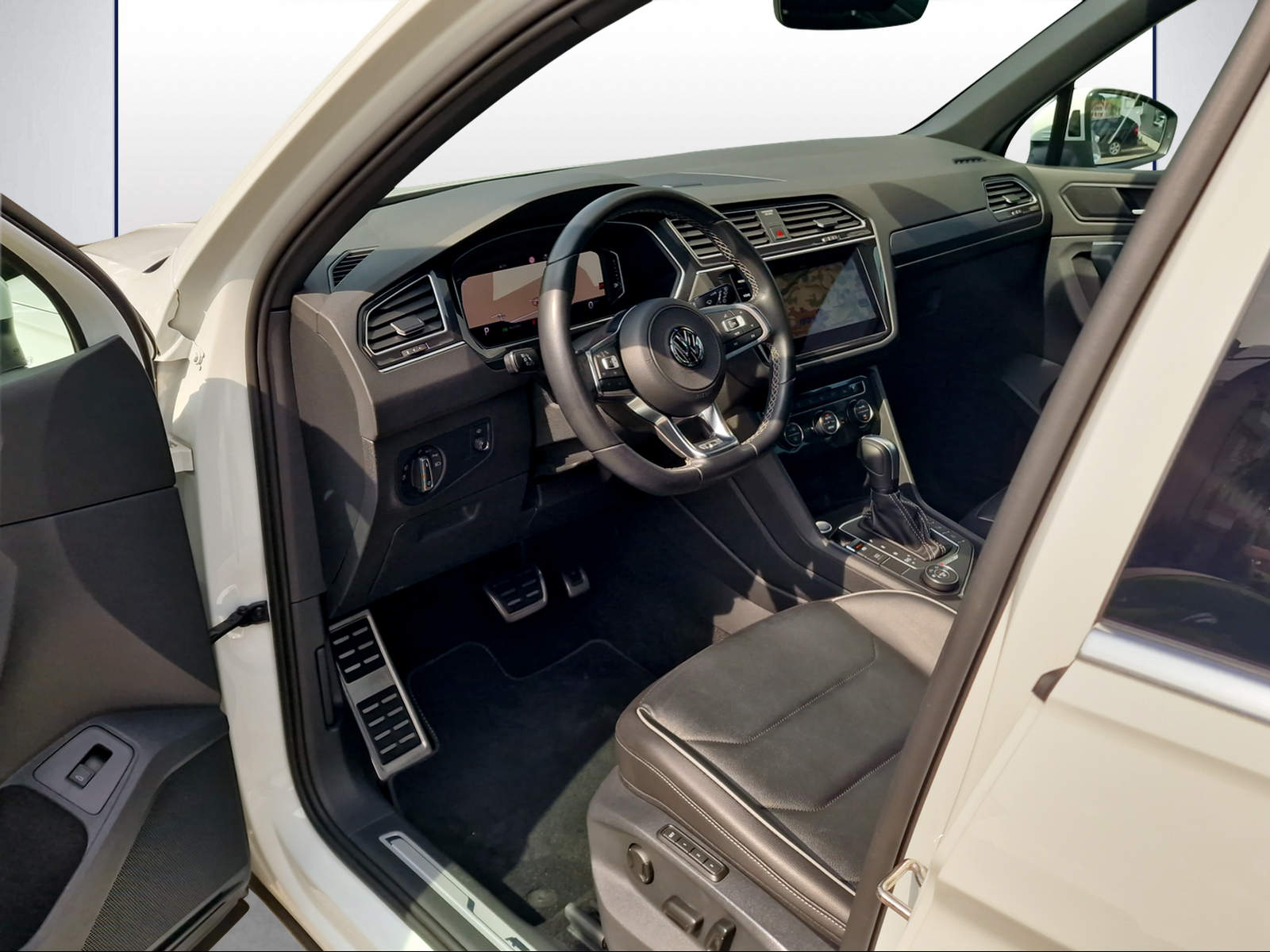 VW Tiguan 2.0 TDI SCR Highline 4Motion DSG-image-5