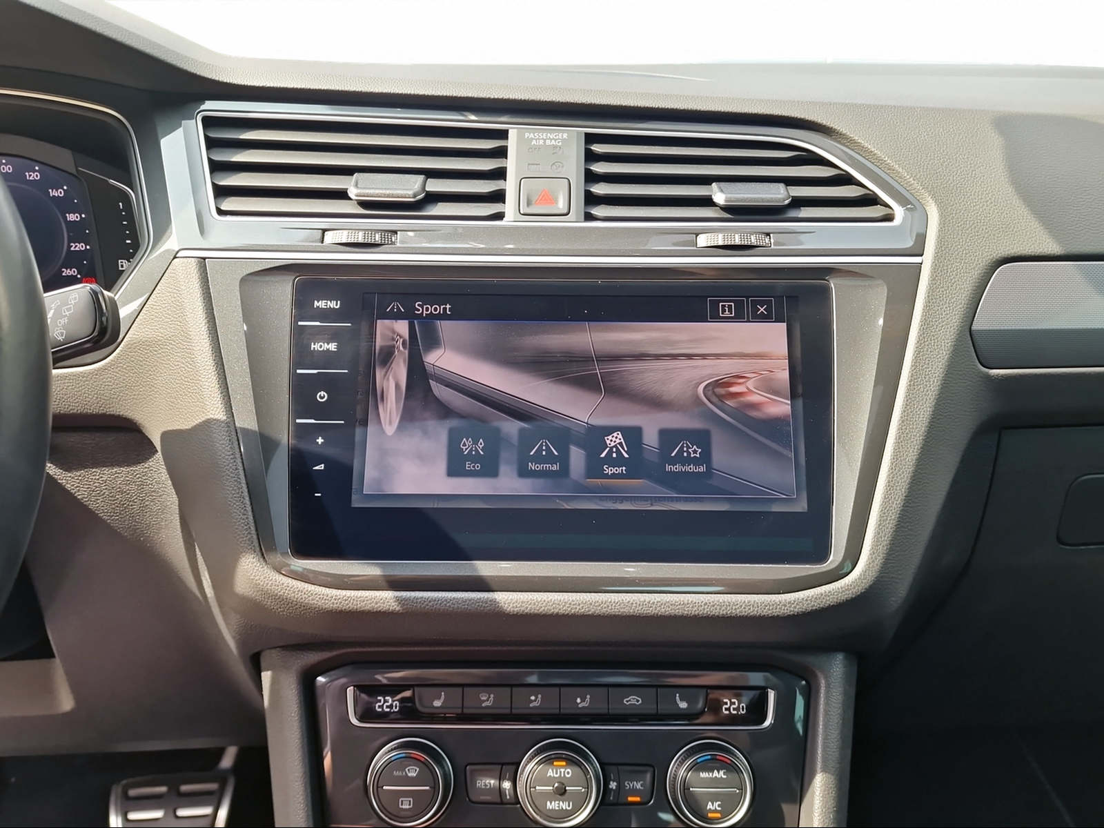 VW Tiguan 2.0 TDI SCR Highline 4Motion DSG-image-8
