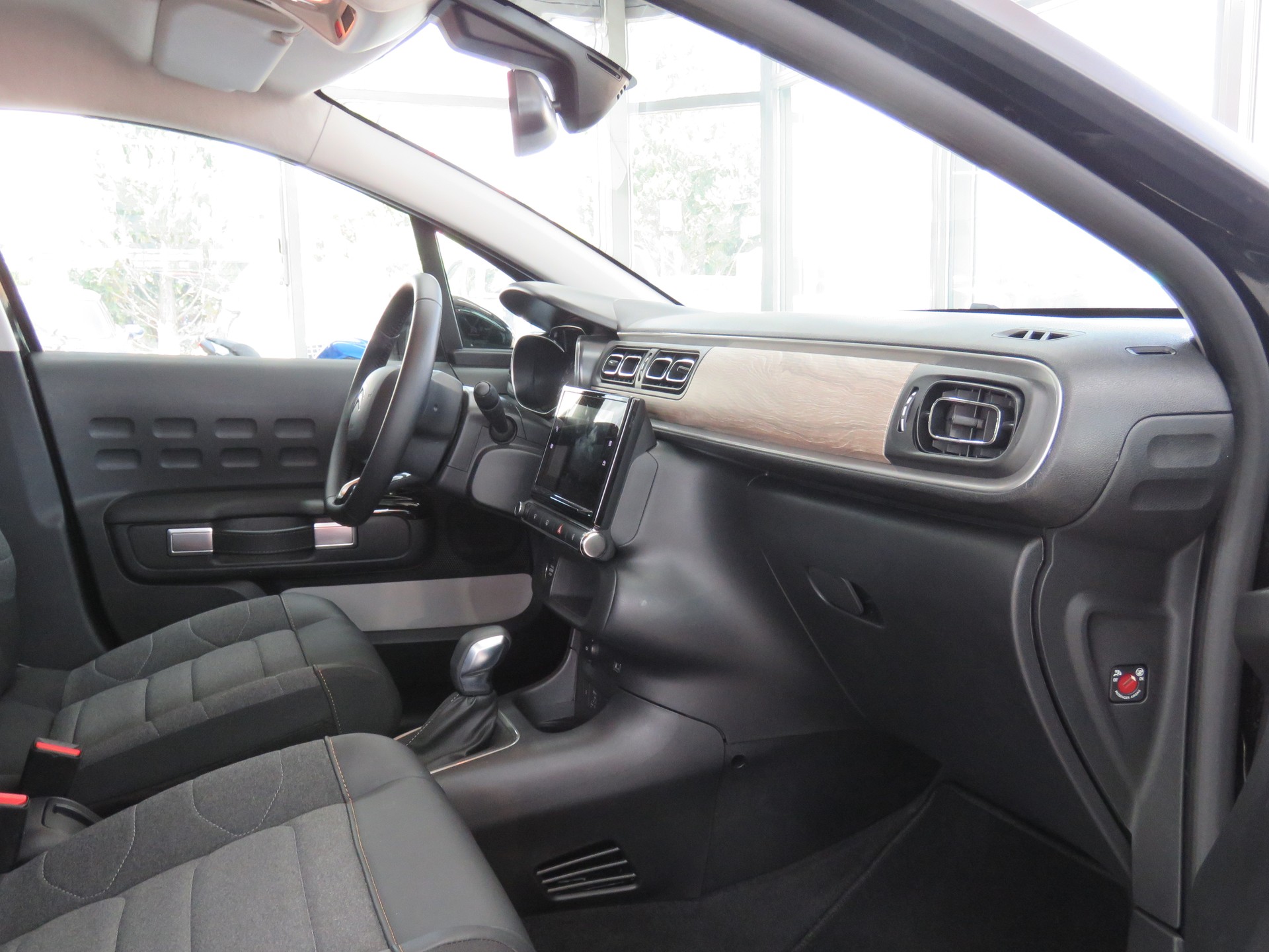 CITROEN C3 1.2i PureTech Swiss Edition EAT6 (Automat)-image-8