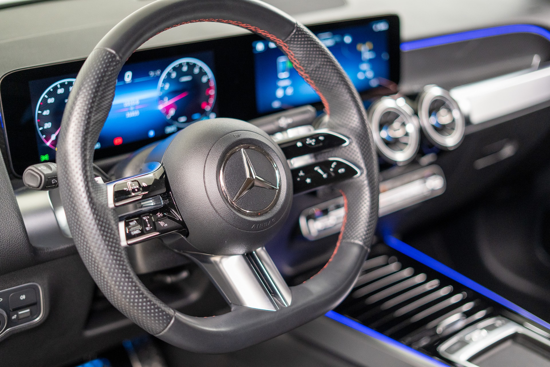 MERCEDES-BENZ GLB 250 AMG Line 4matic*Facelift*360°Kamera*Burmester*El.Sitze*-image-9