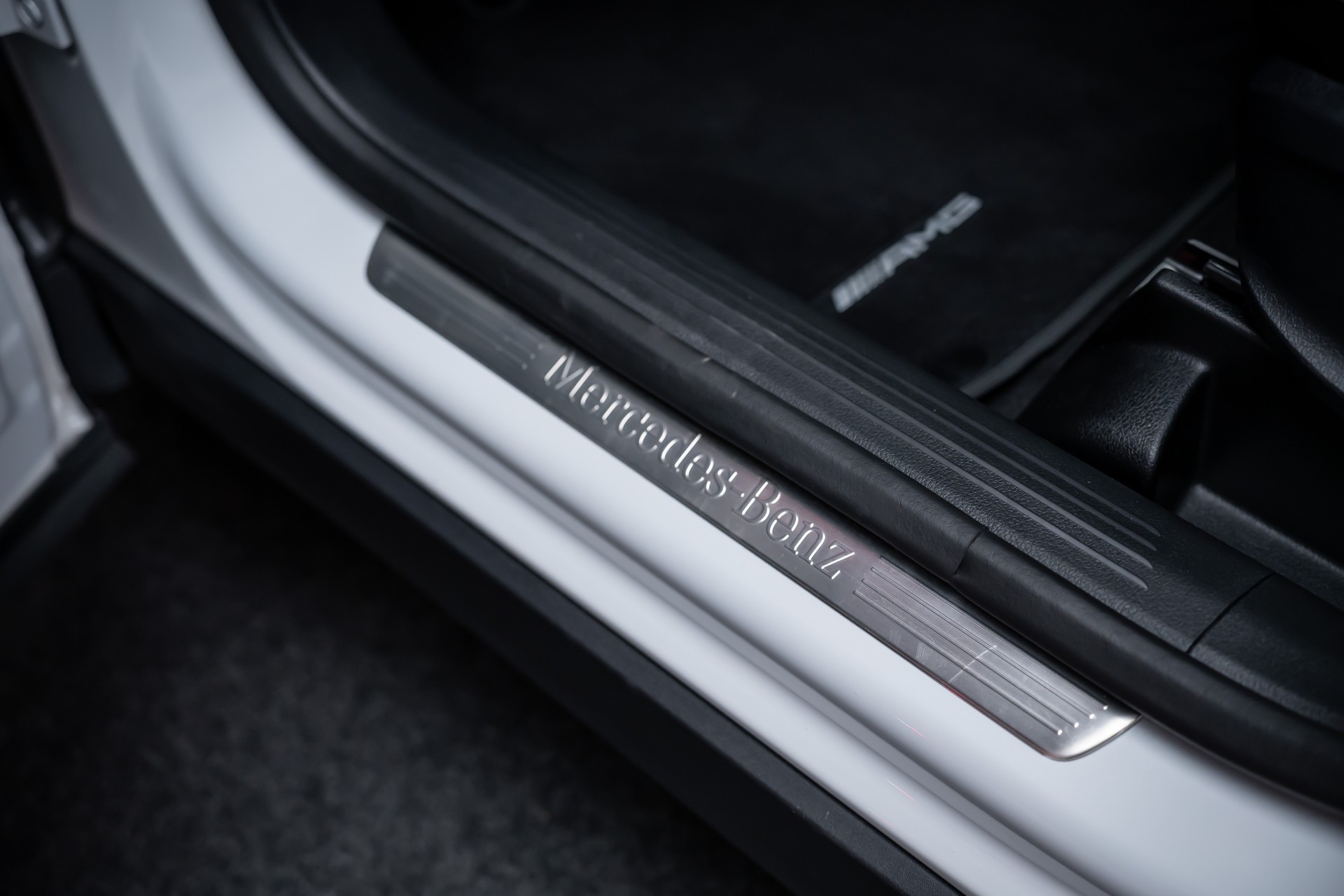 MERCEDES-BENZ GLB 250 AMG Line 4matic*Facelift*360°Kamera*Burmester*El.Sitze*-image-16