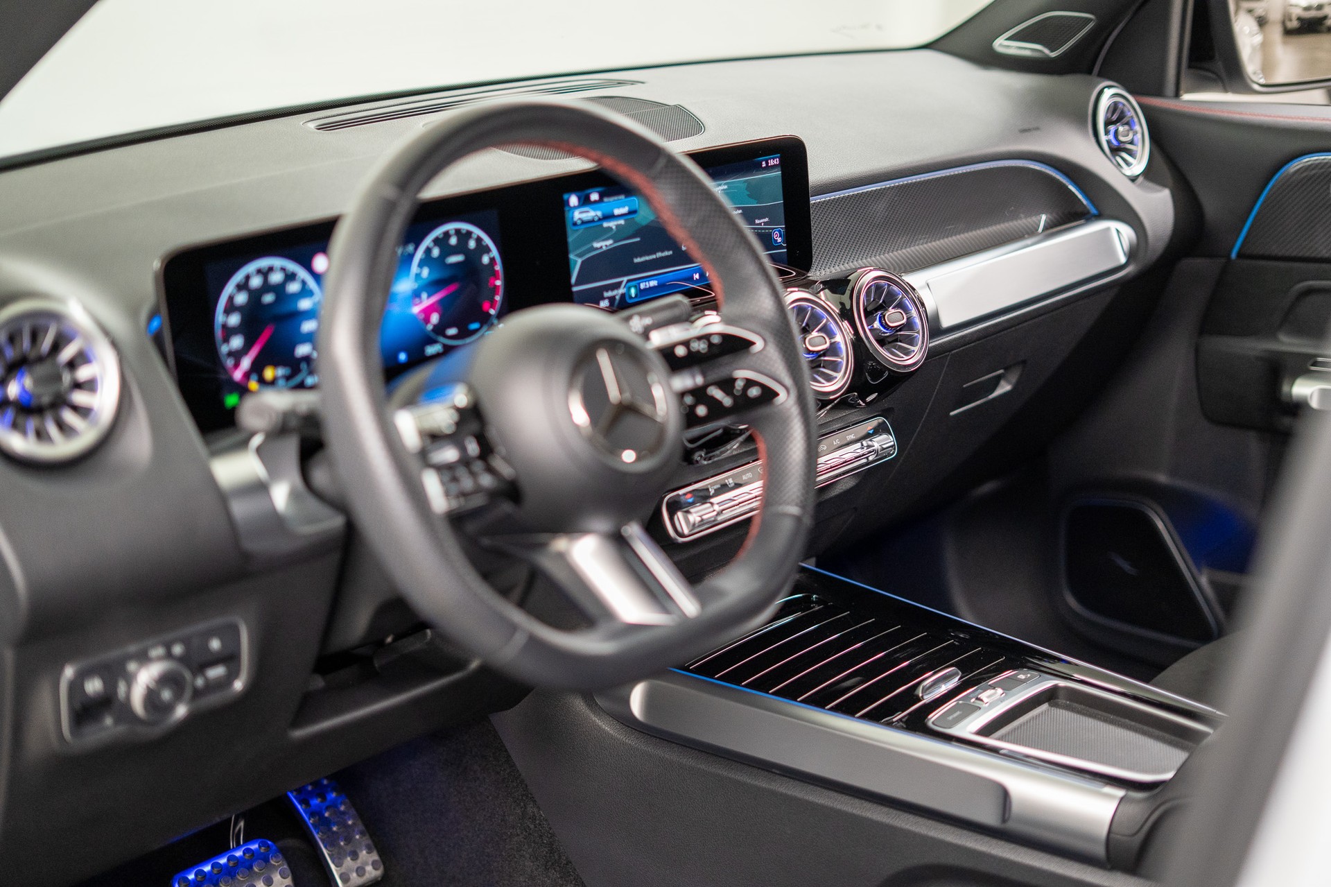 MERCEDES-BENZ GLB 250 AMG Line 4matic*Facelift*360°Kamera*Burmester*El.Sitze*-image-8