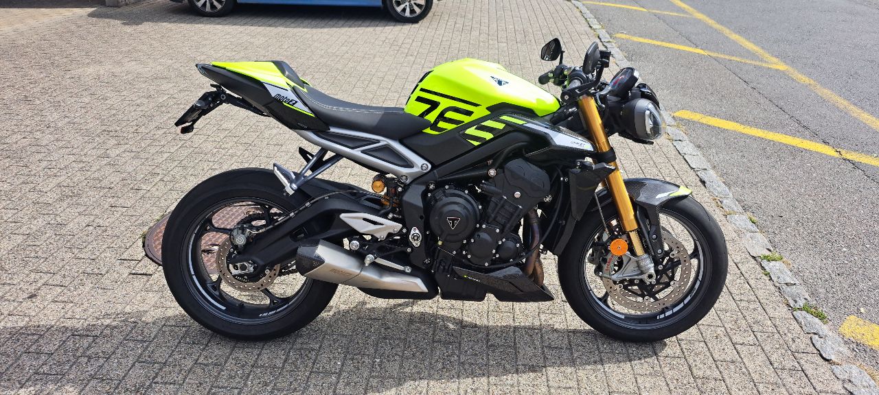 TRIUMPH Moto2