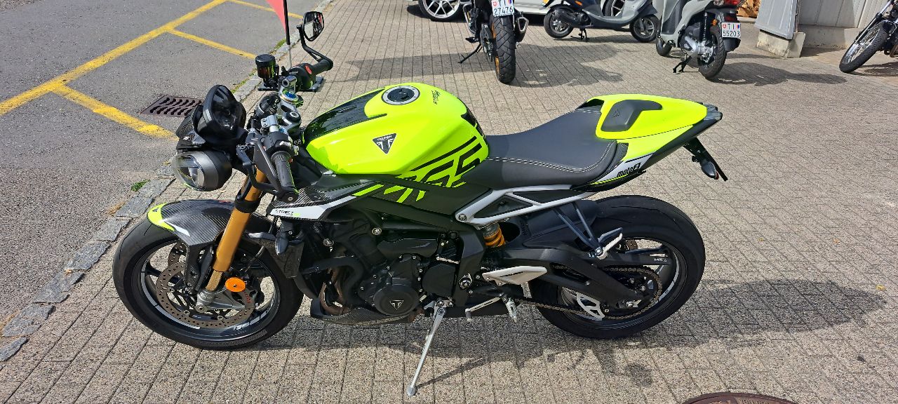 TRIUMPH Moto2-image-2