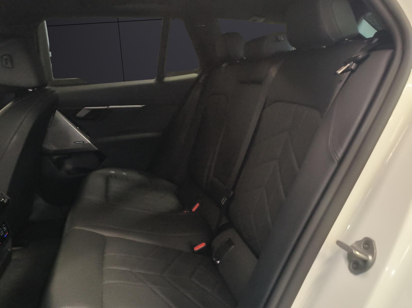 BMW 520d xDrive Touring-image-12