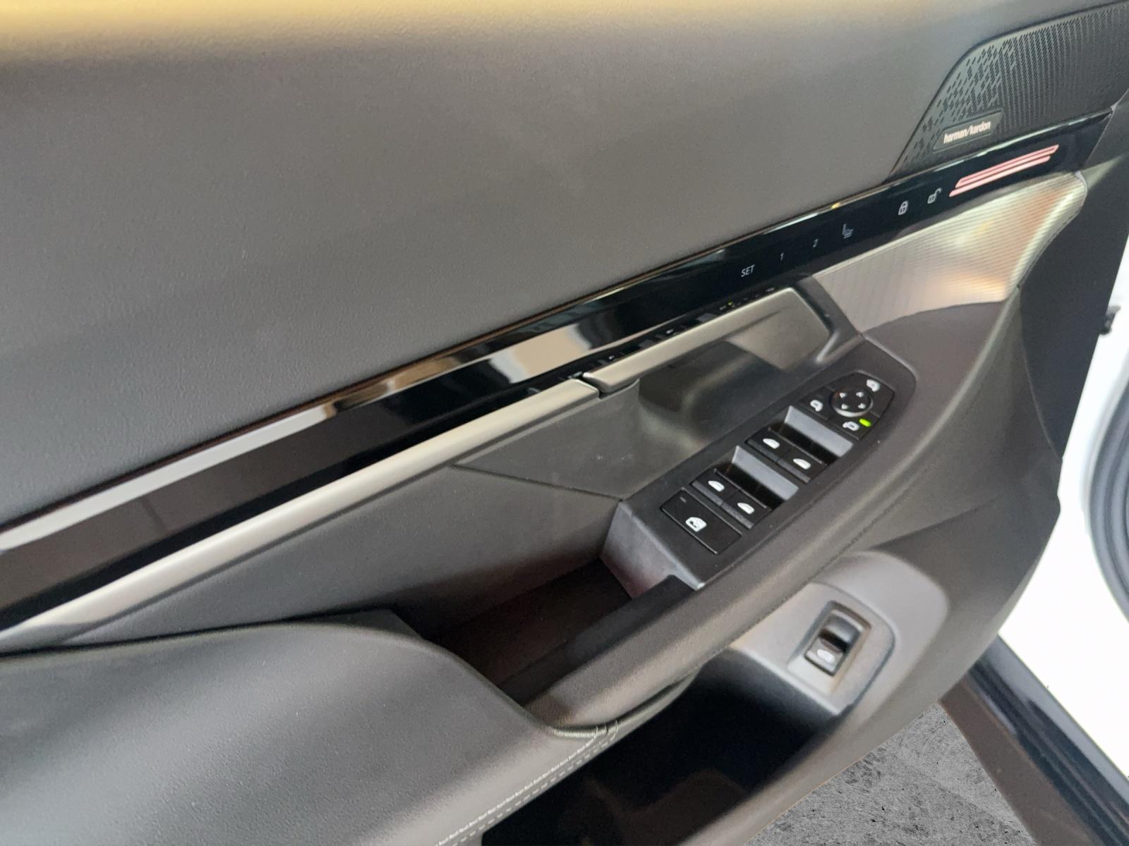BMW 520d xDrive Touring-image-10