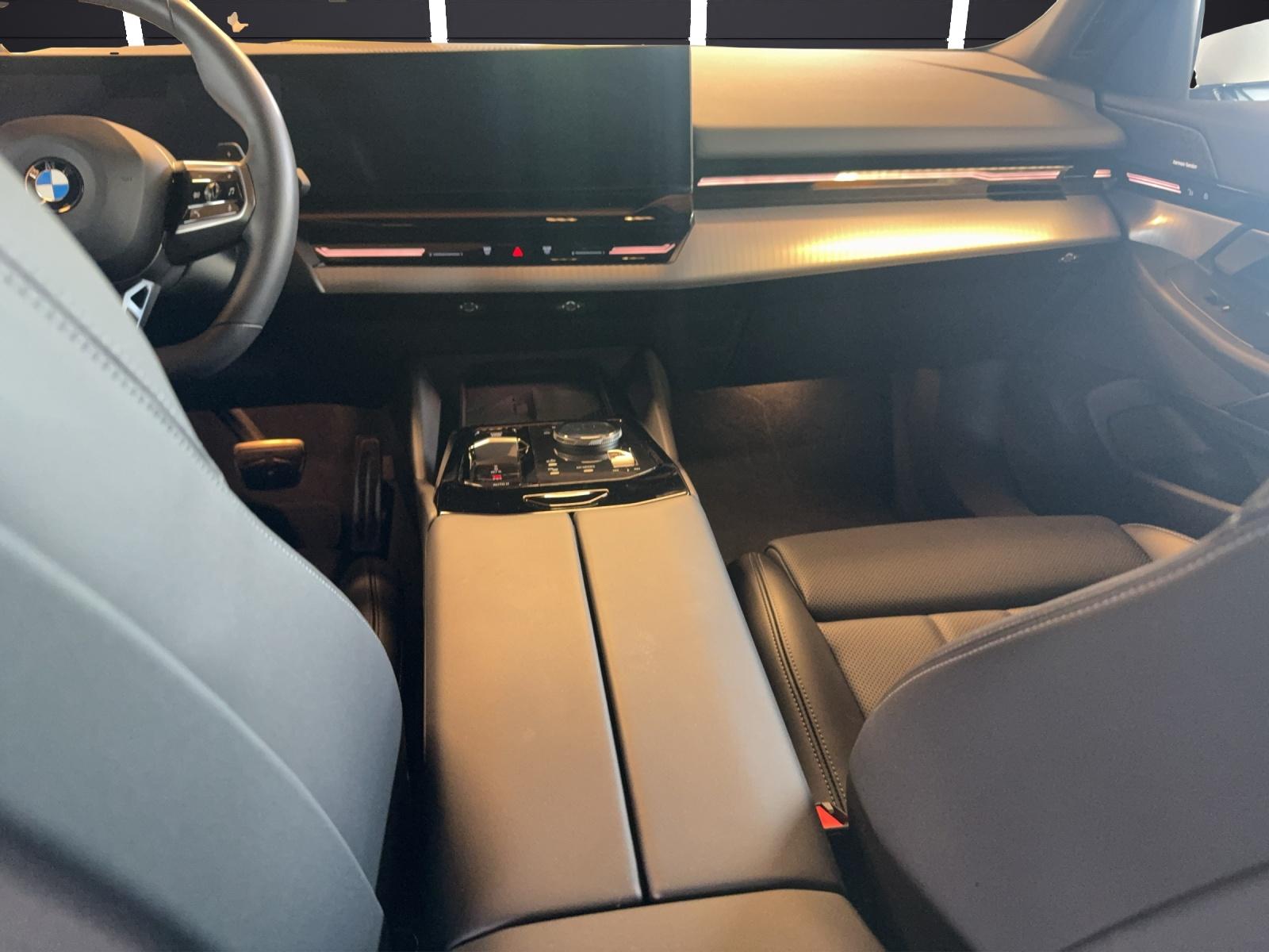 BMW 520d xDrive Touring-image-19