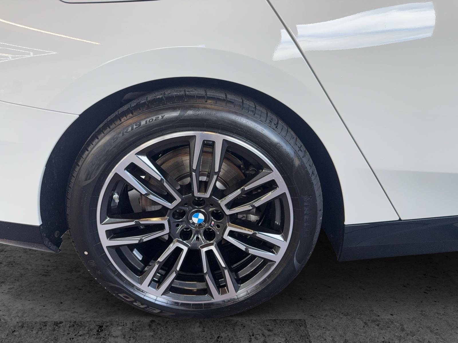 BMW 520d xDrive Touring-image-9