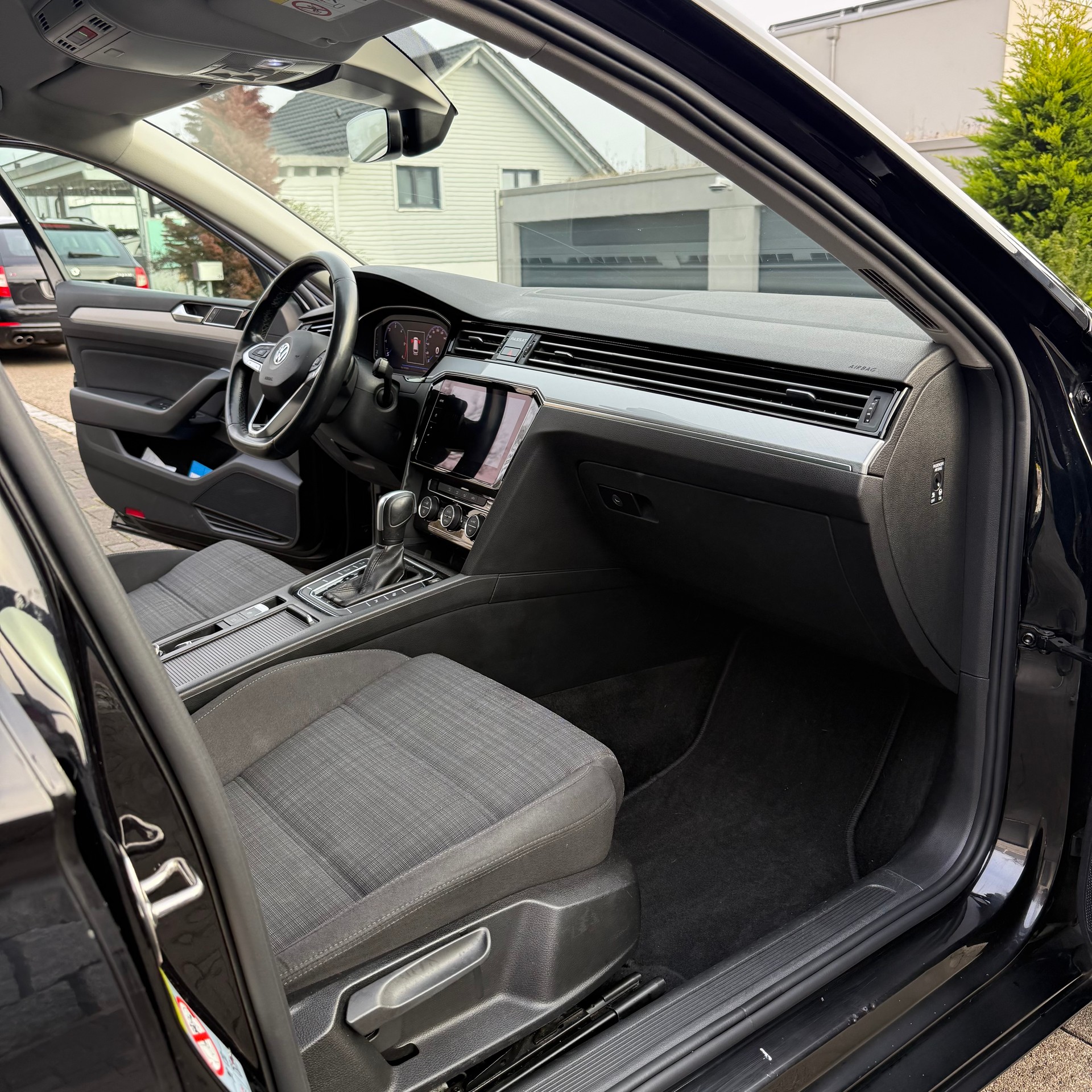 VW Passat 2.0 TDI BMT Business DSG-image-13
