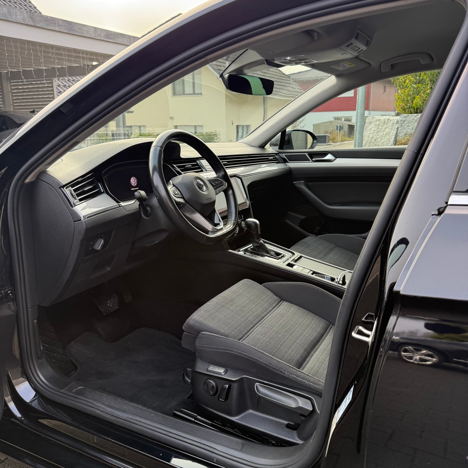 VW Passat 2.0 TDI BMT Business DSG-image-9