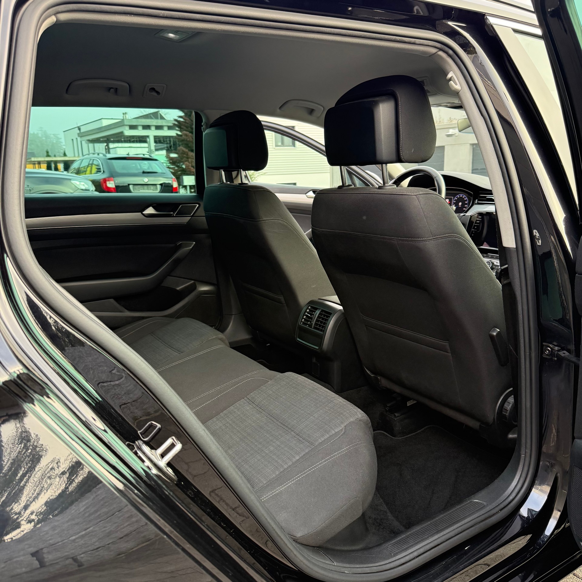 VW Passat 2.0 TDI BMT Business DSG-image-12