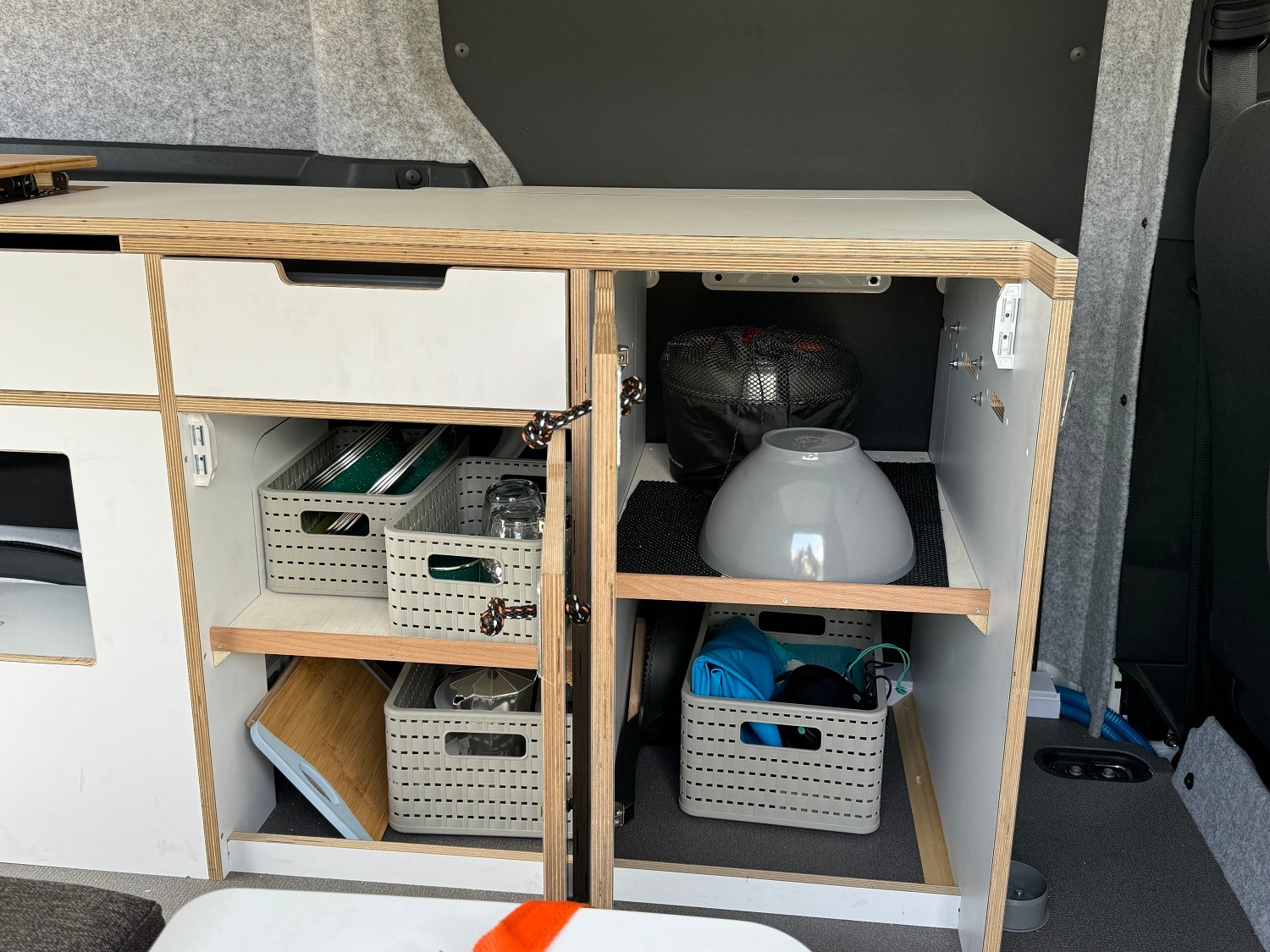 VW ID Buzz Cargo mit Camperausbau-image-16