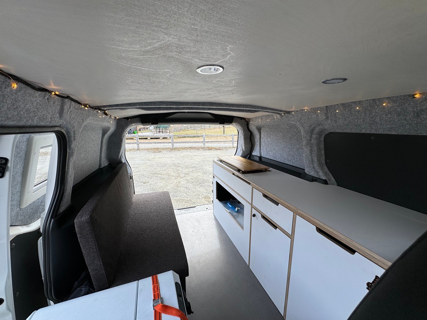 VW ID Buzz Cargo mit Camperausbau-image-8
