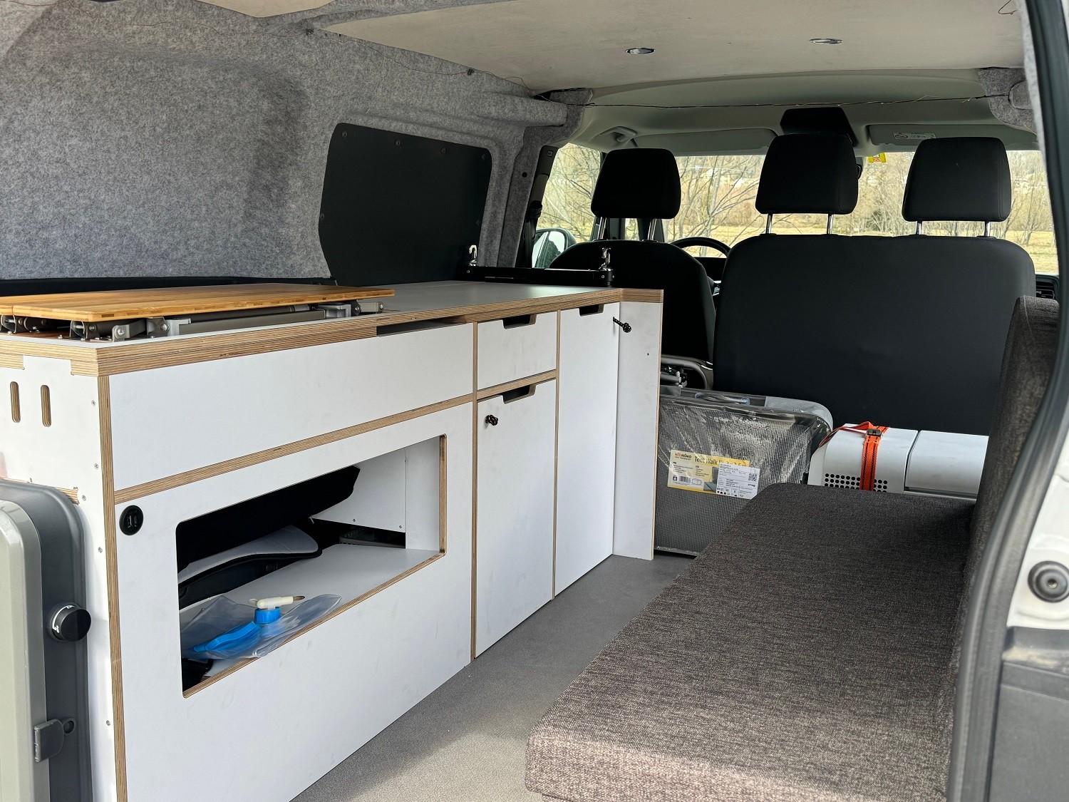 VW ID Buzz Cargo mit Camperausbau-image-5
