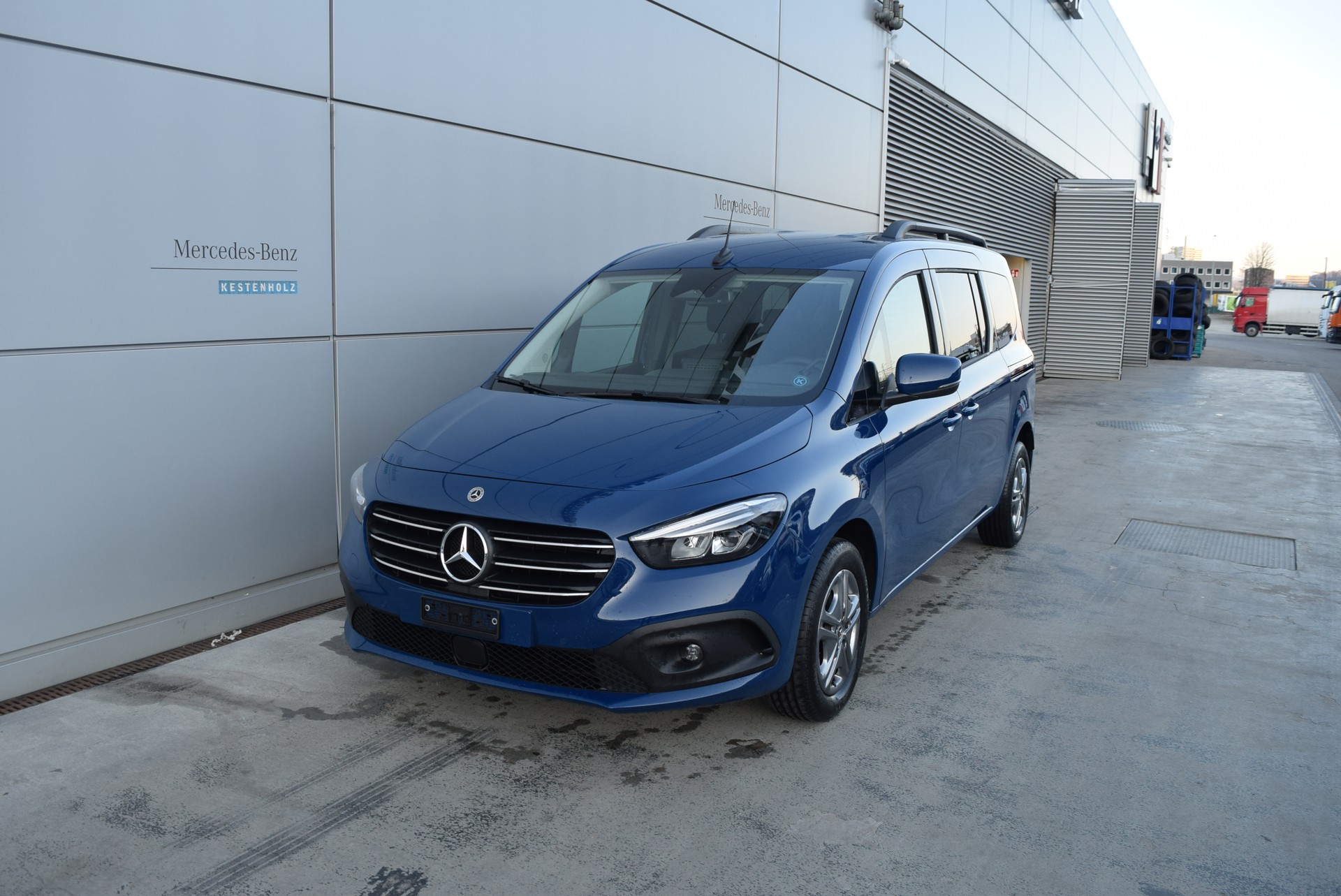 MERCEDES-BENZ T180