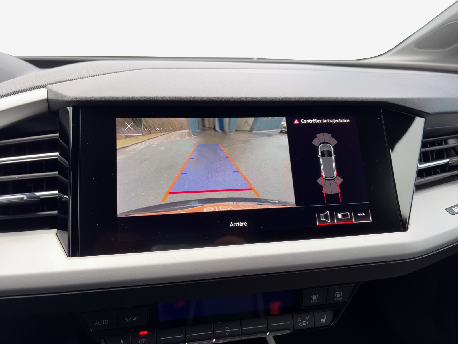 AUDI Q4 e-tron 50 quattro-image-16