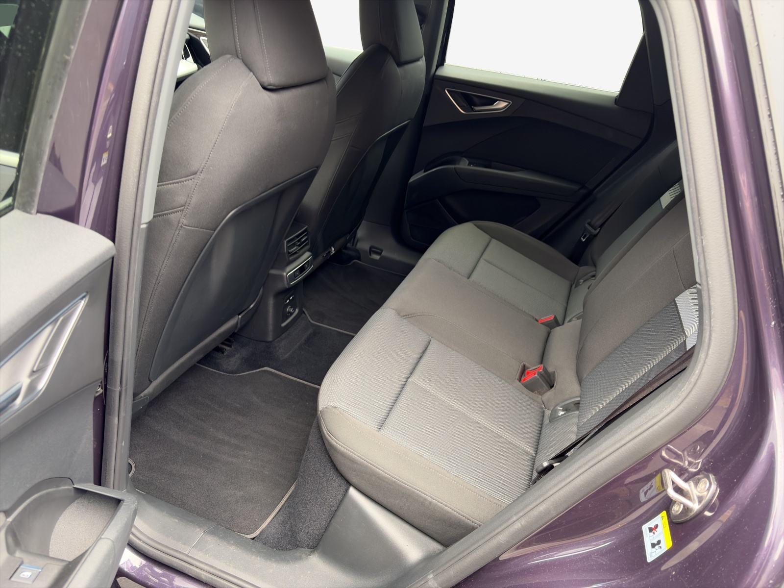 AUDI Q4 e-tron 50 quattro-image-12