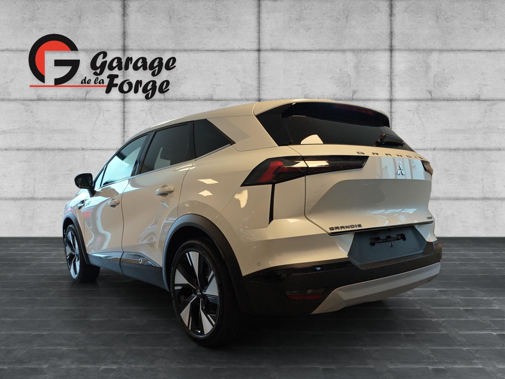 MITSUBISHI Grandis 1.8 HEV Instyle-image-4