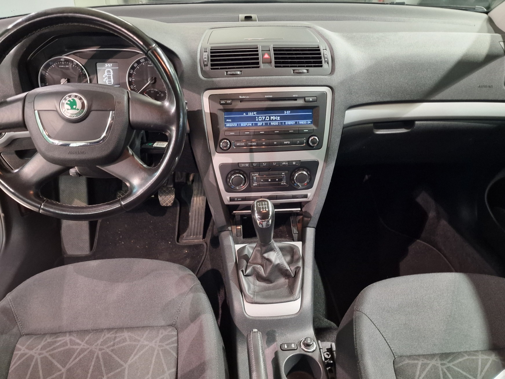 SKODA Octavia Combi 1.4 TSI Active-image-8