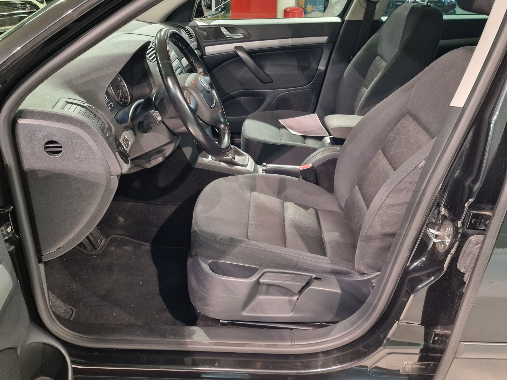 SKODA Octavia Combi 1.4 TSI Active-image-7