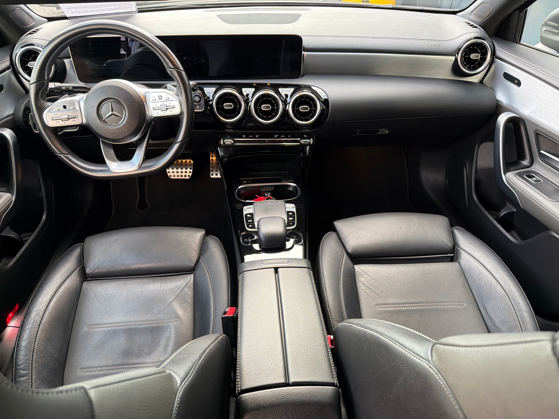 MERCEDES-BENZ A 200 AMG Line 7G-DCT-image-9
