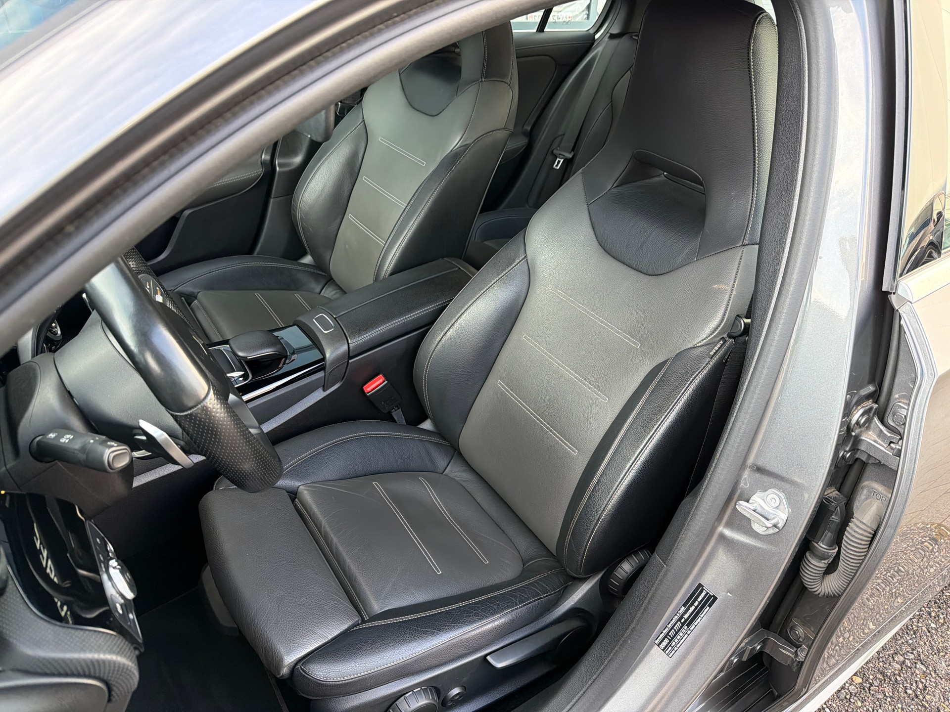 MERCEDES-BENZ A 200 AMG Line 7G-DCT-image-8