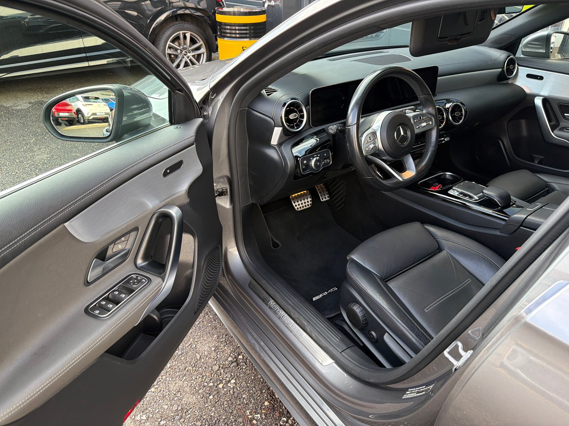 MERCEDES-BENZ A 200 AMG Line 7G-DCT-image-7