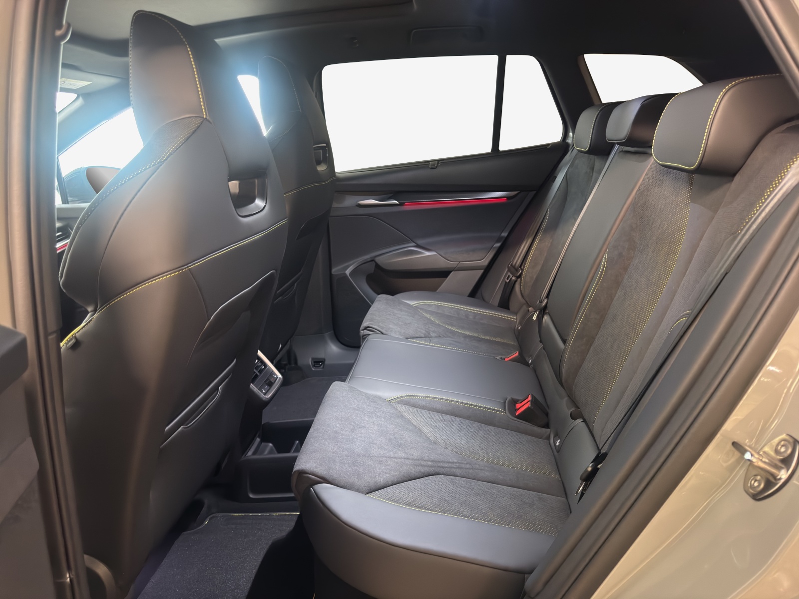 SKODA Enyaq 4x4 RS-image-9