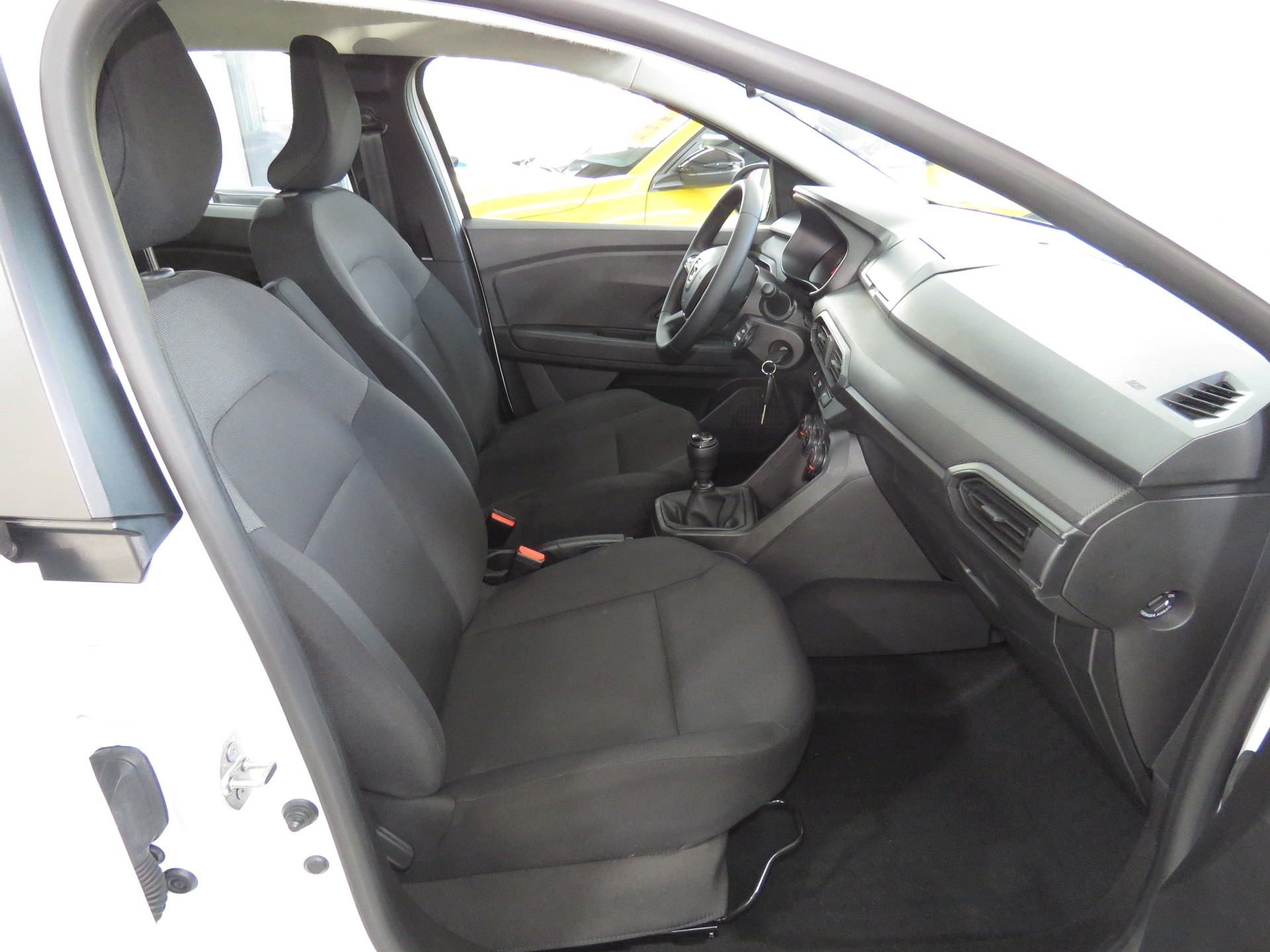 DACIA Sandero SCe 65 Essential-image-12