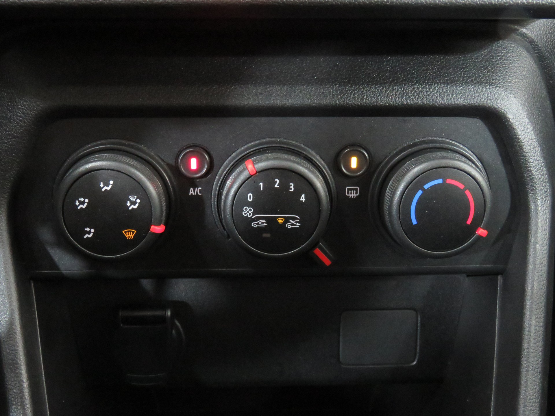 DACIA Sandero SCe 65 Essential-image-17