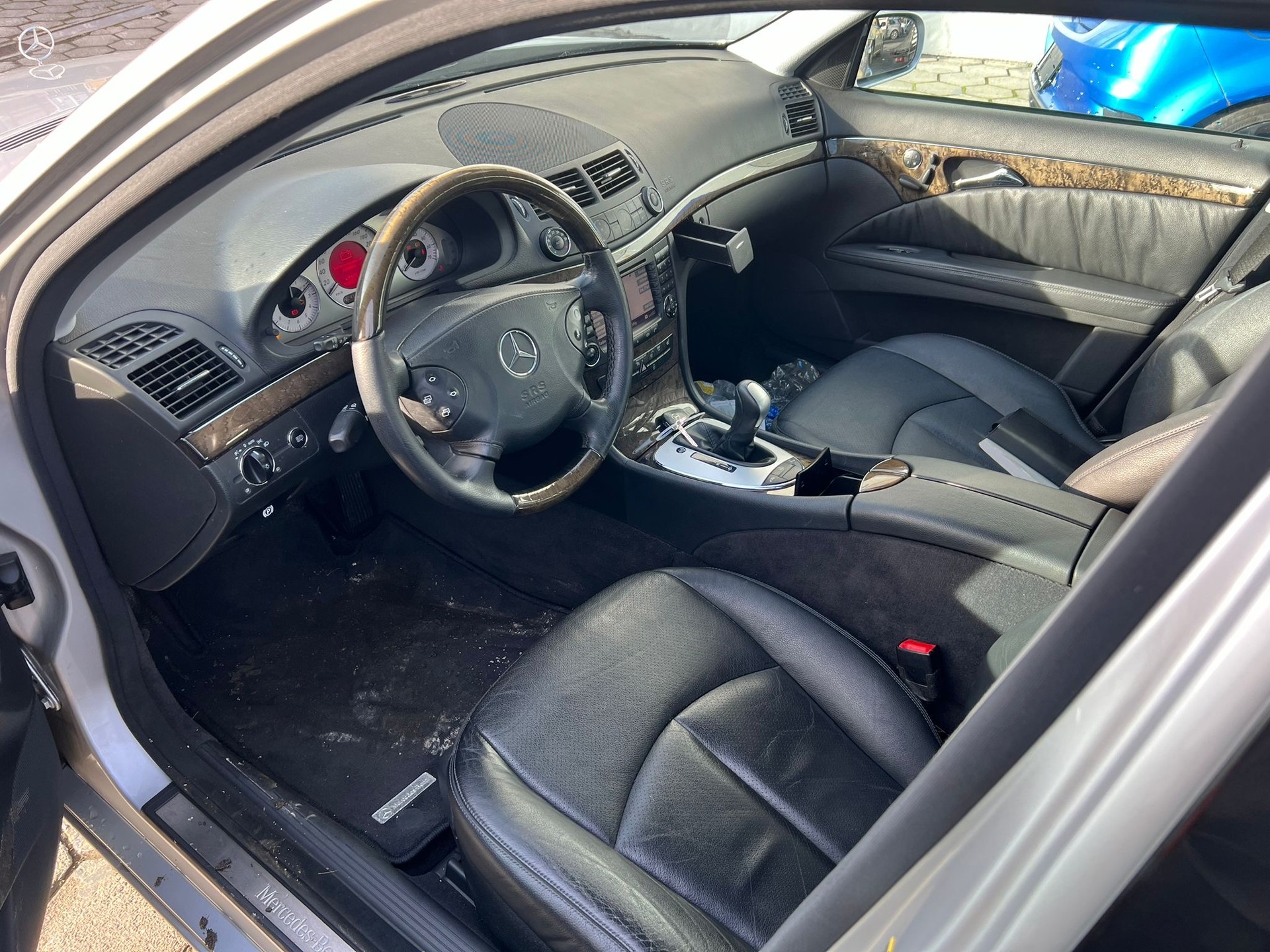 MERCEDES-BENZ E 350 Avantgarde 4Matic Automatic-image-4