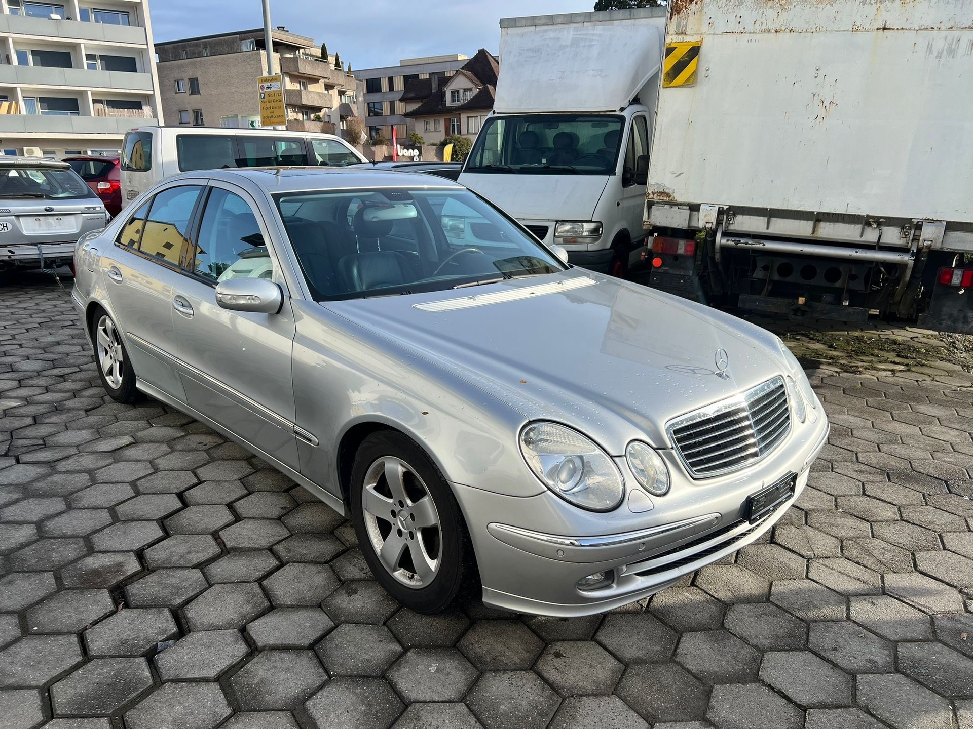 MERCEDES-BENZ E 350 Avantgarde 4Matic Automatic-image-1