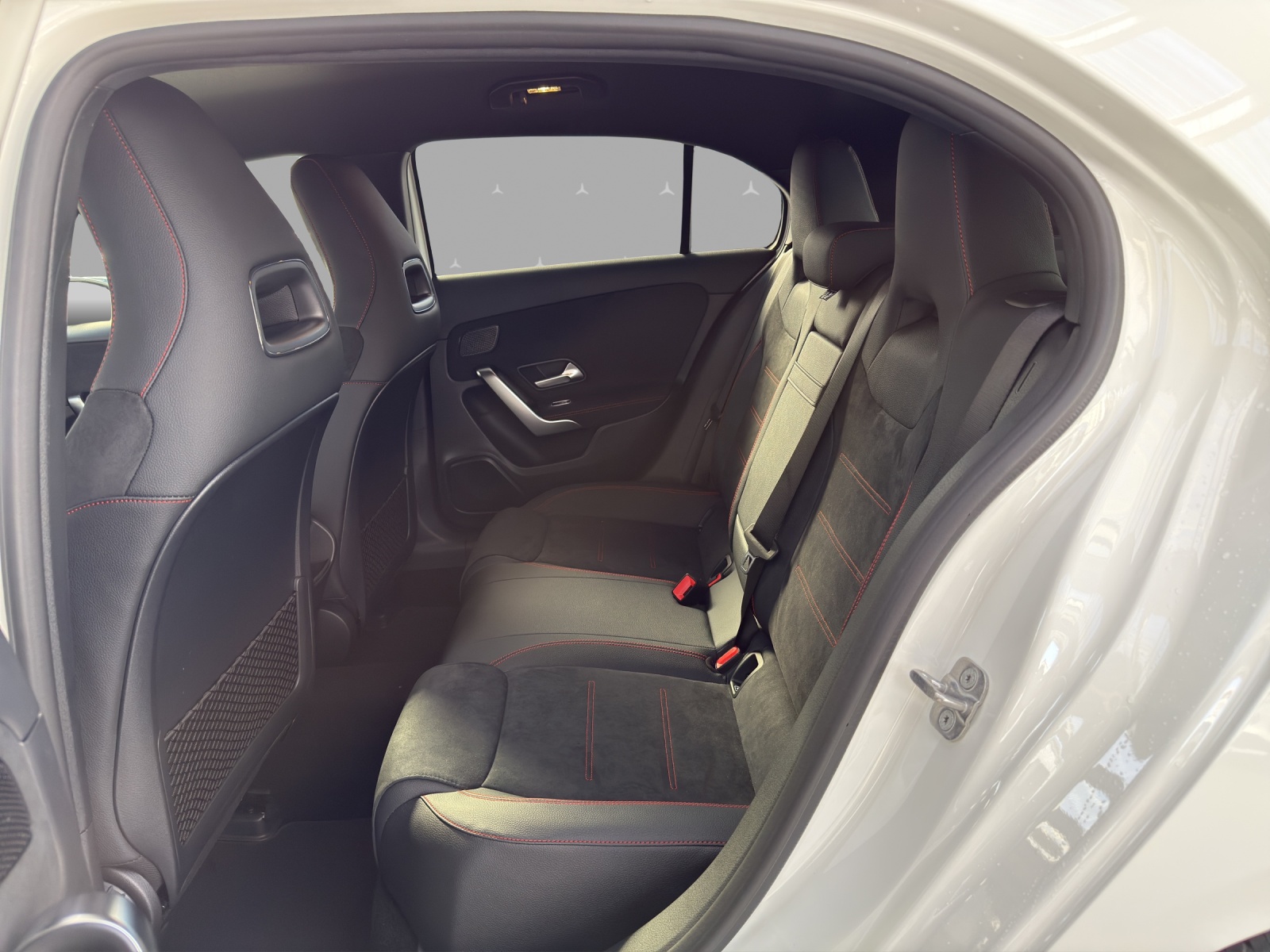 MERCEDES-BENZ A 200 Night Star 7G-DCT-image-13
