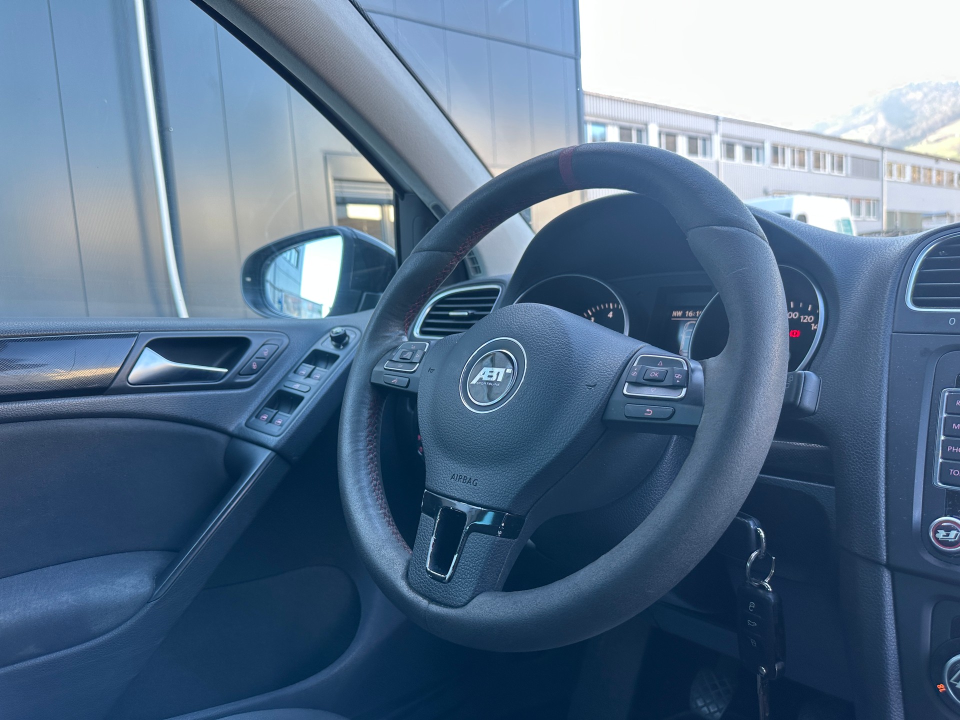 VW Golf 1.2 TSI R-Line-image-10