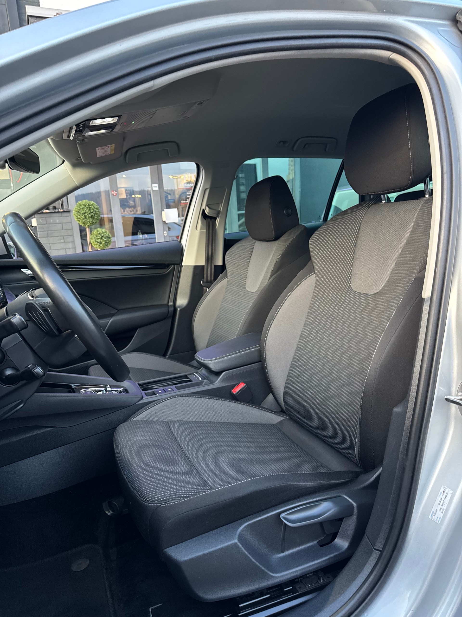 SKODA Octavia Combi 2.0 TDI DSG Ambition 4x4-image-12