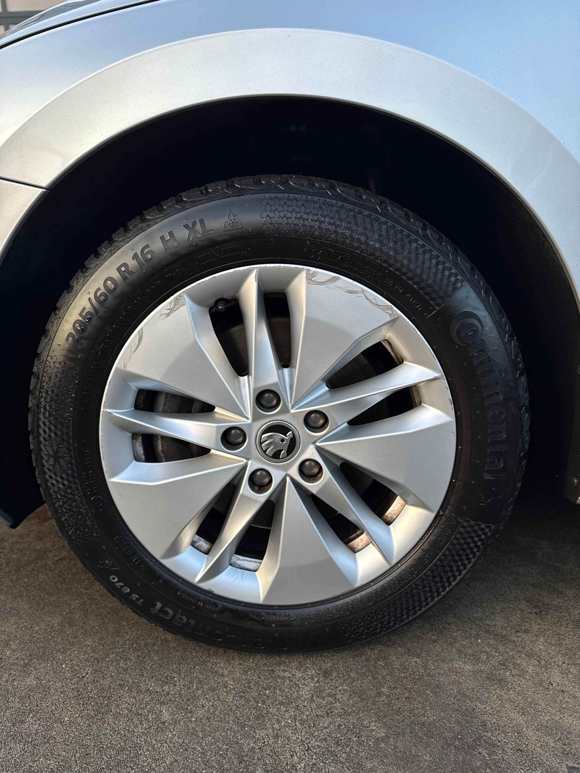SKODA Octavia Combi 2.0 TDI DSG Ambition 4x4-image-27