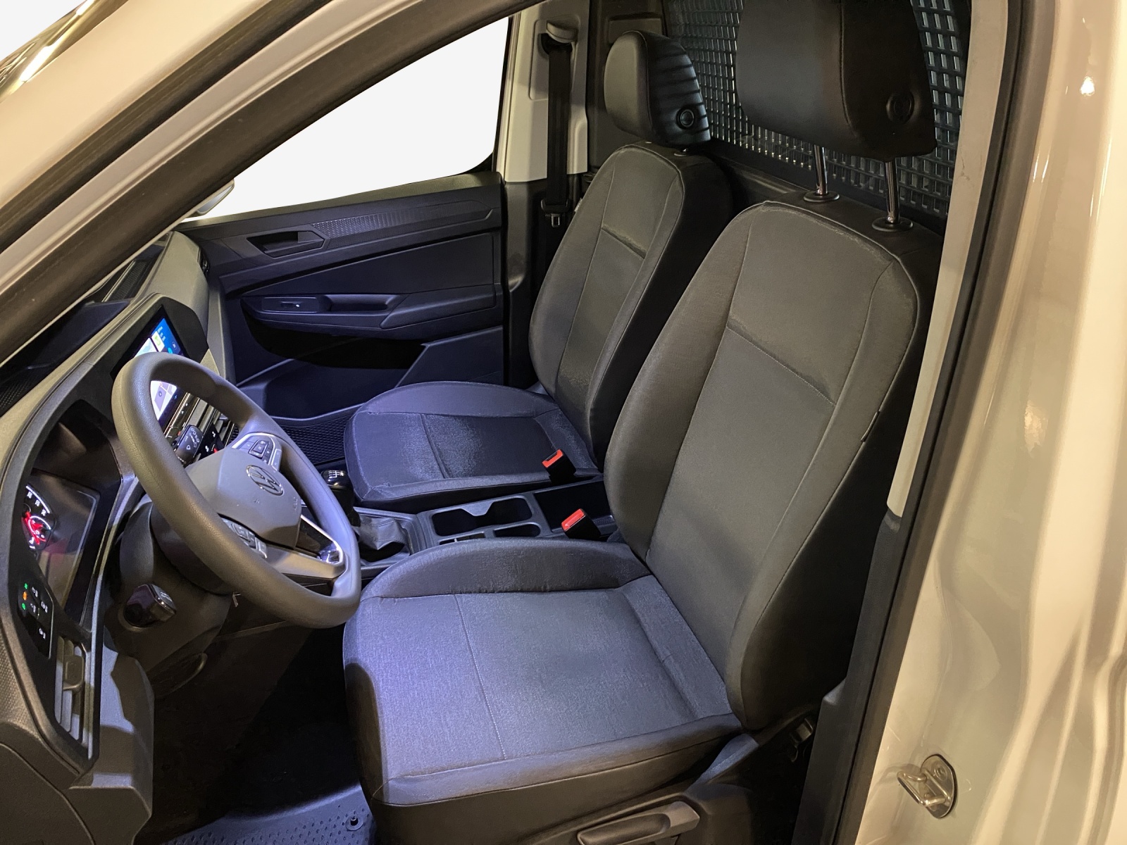 VW Caddy Cargo 2.0TDI-image-11