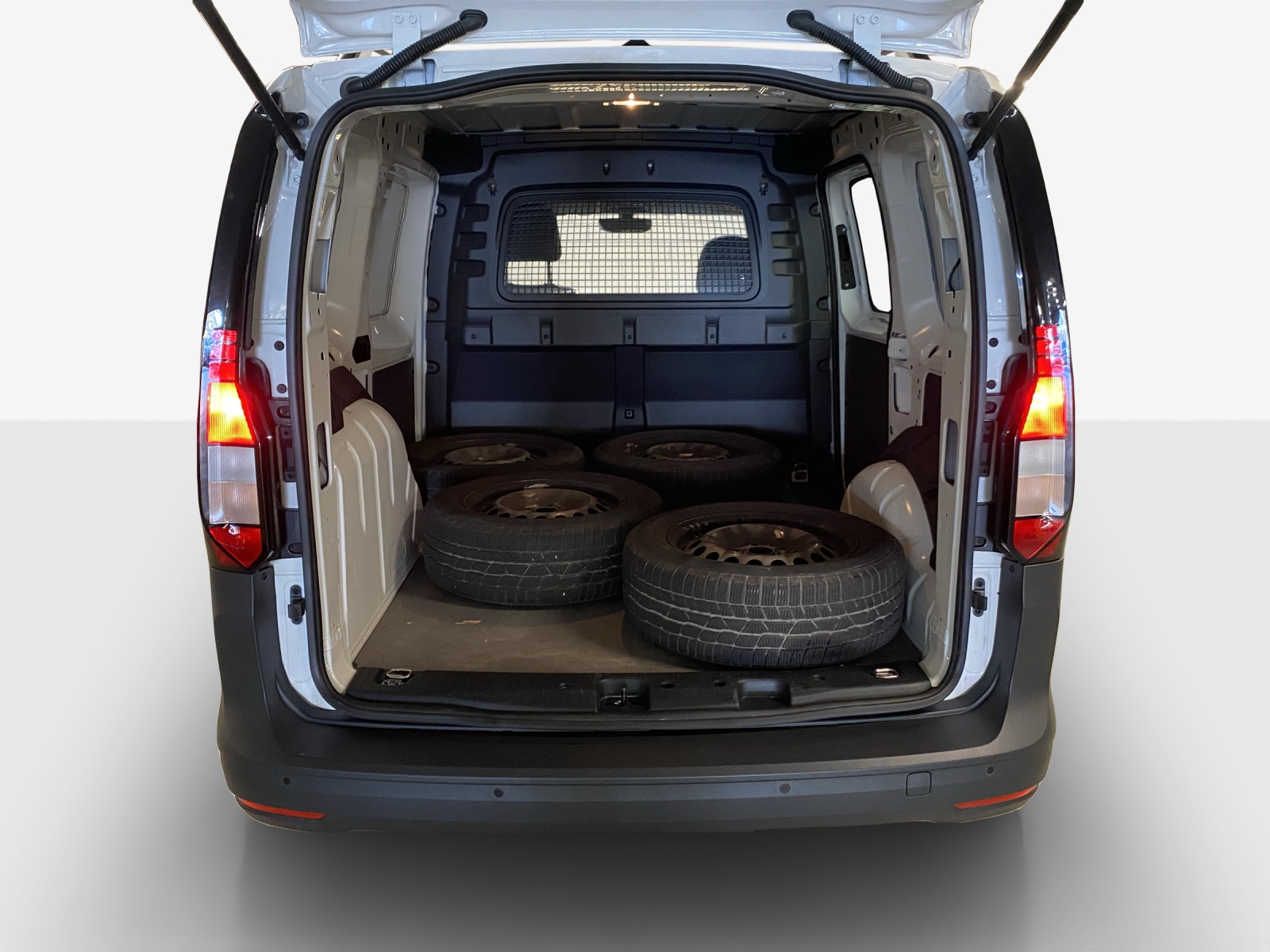 VW Caddy Cargo 2.0TDI-image-12