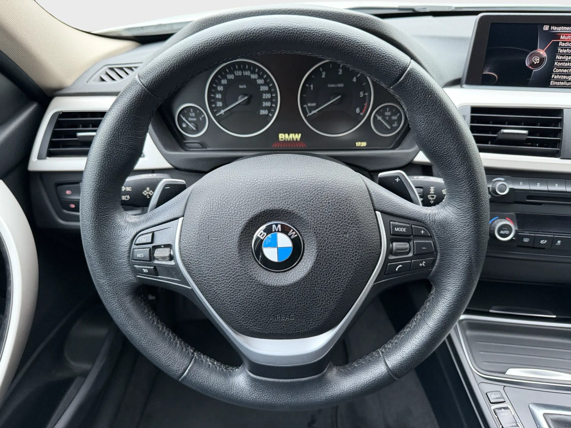 BMW 320d xDrive Touring Steptronic-image-8