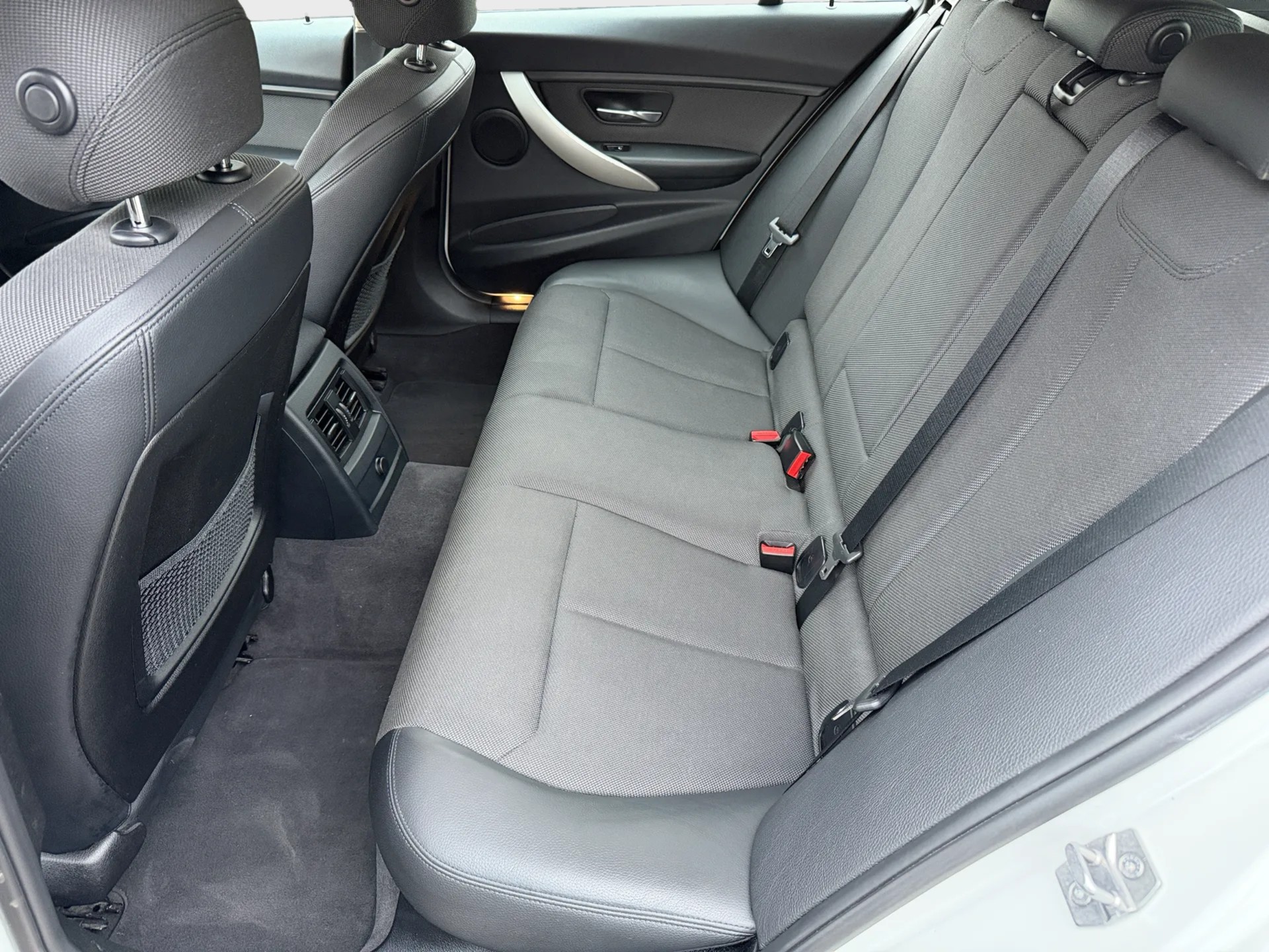 BMW 320d xDrive Touring Steptronic-image-7