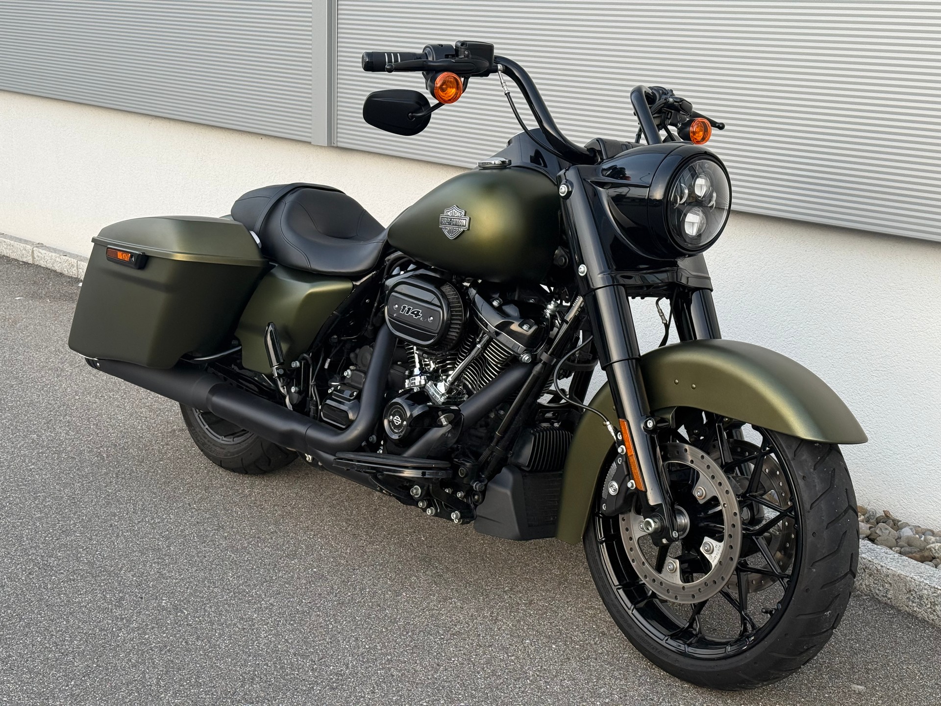 HARLEY-DAVIDSON FLHRXS Road King Special 114-showroom-element-1