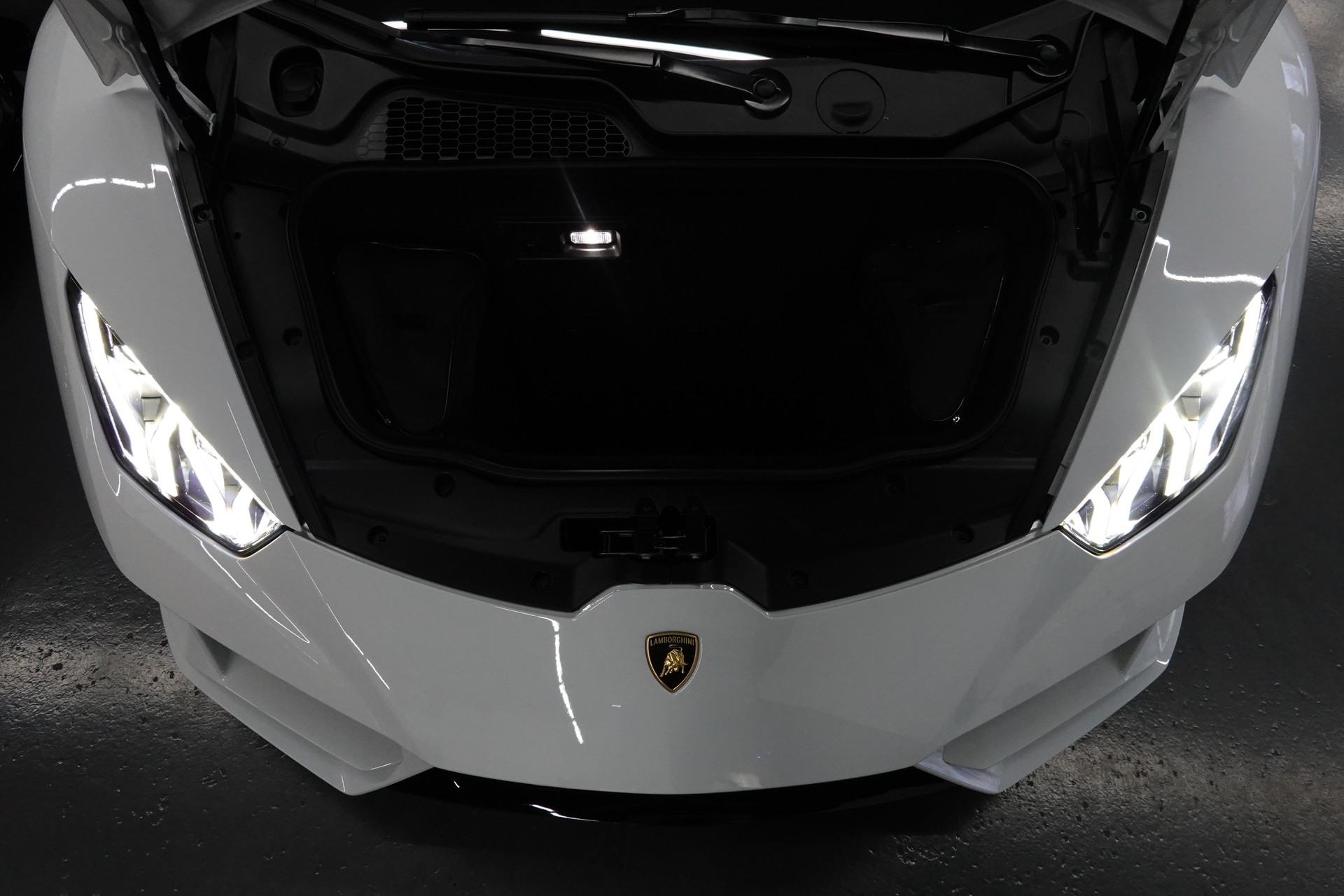 LAMBORGHINI HURACAN EVO SPYDER DCT NOVITEC LIFT CH-FZ ERST HAND-showroom-element-3