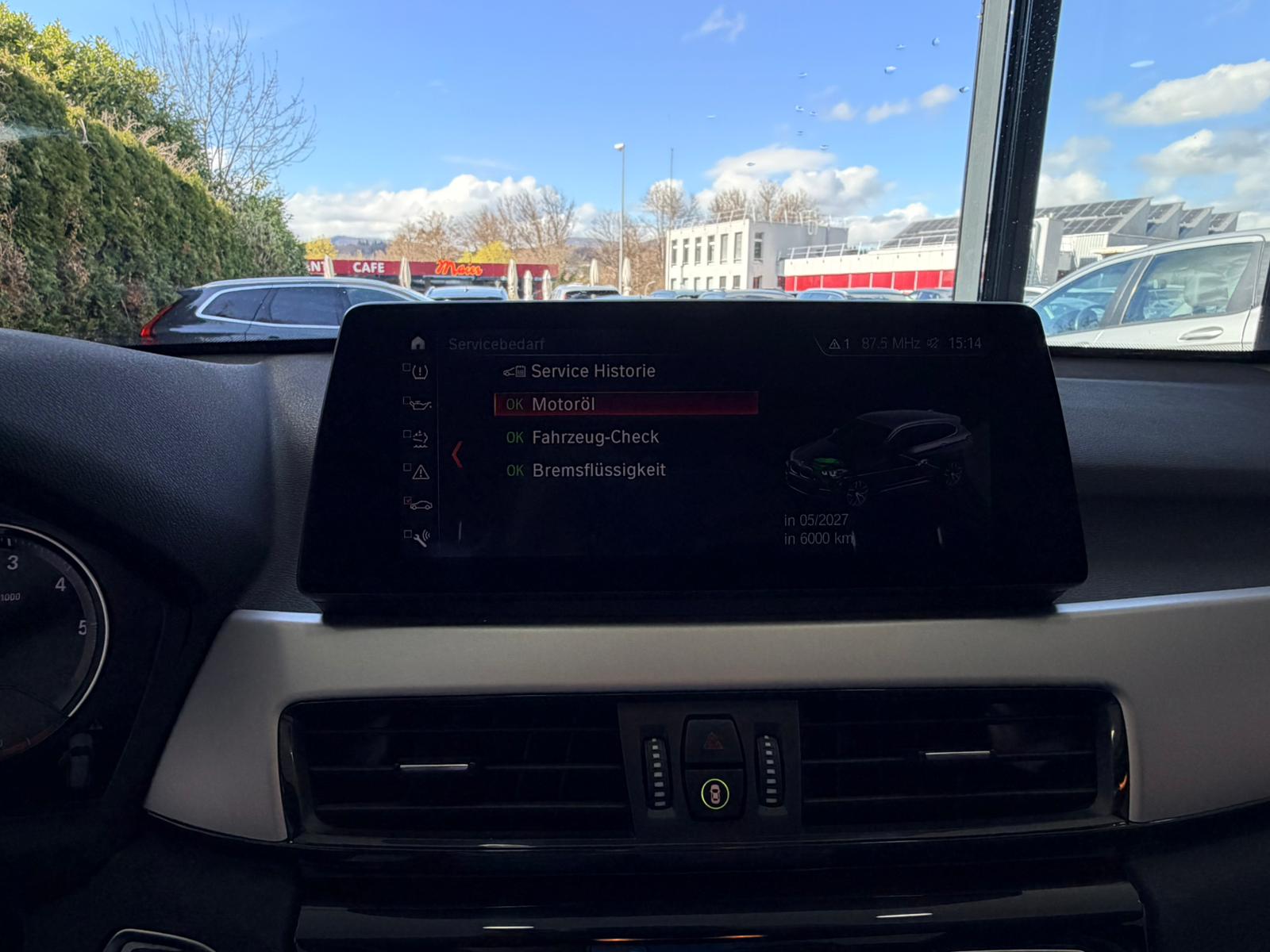 BMW X1 xDrive 20d Steptronic*Panorama*CH Fahrzeug*-image-11