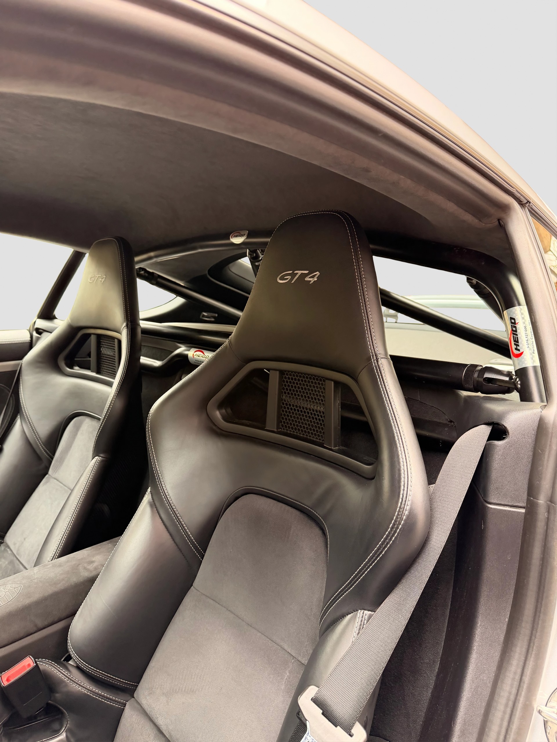 PORSCHE Cayman GT4-image-9