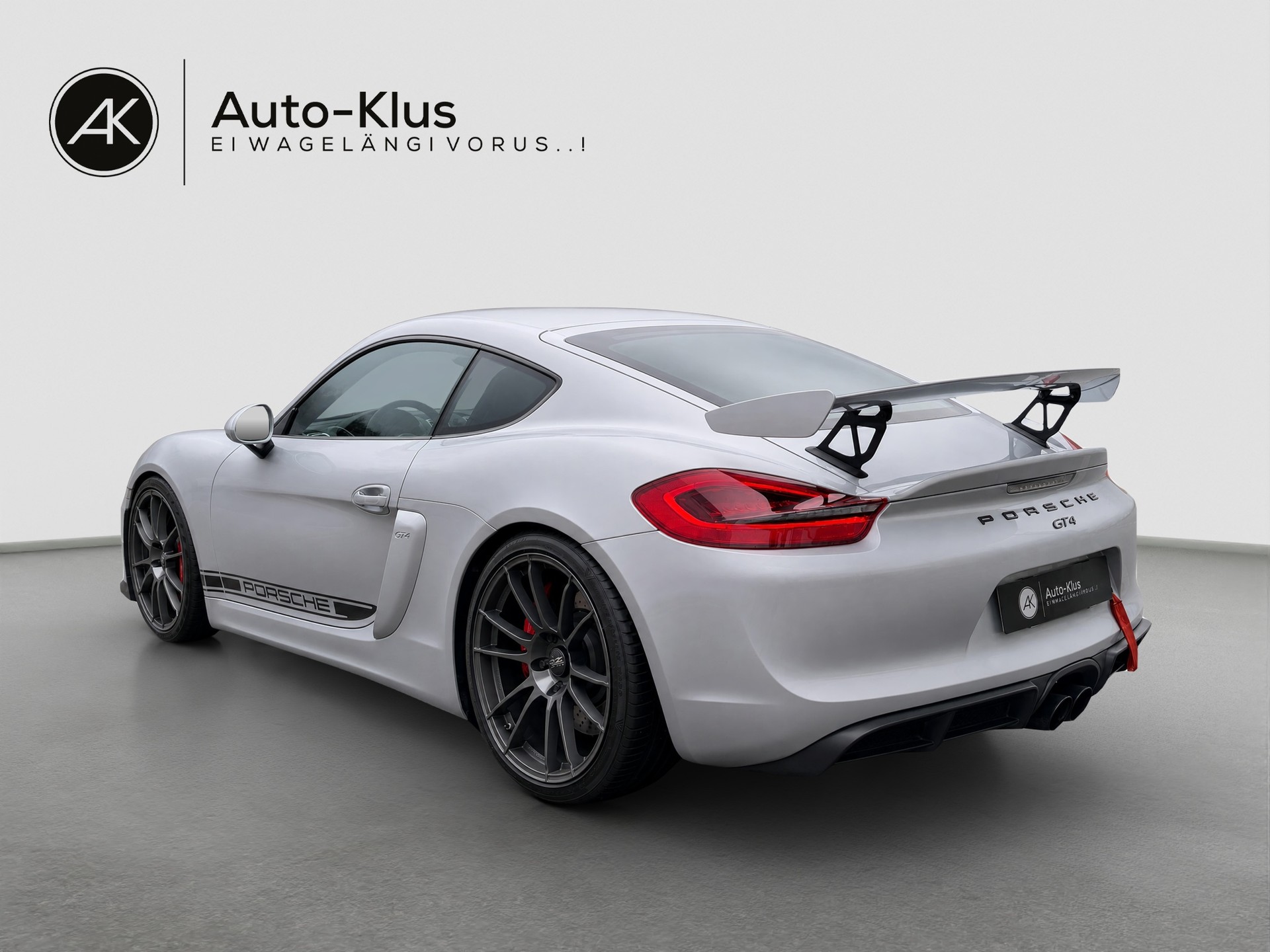 PORSCHE Cayman GT4-image-3