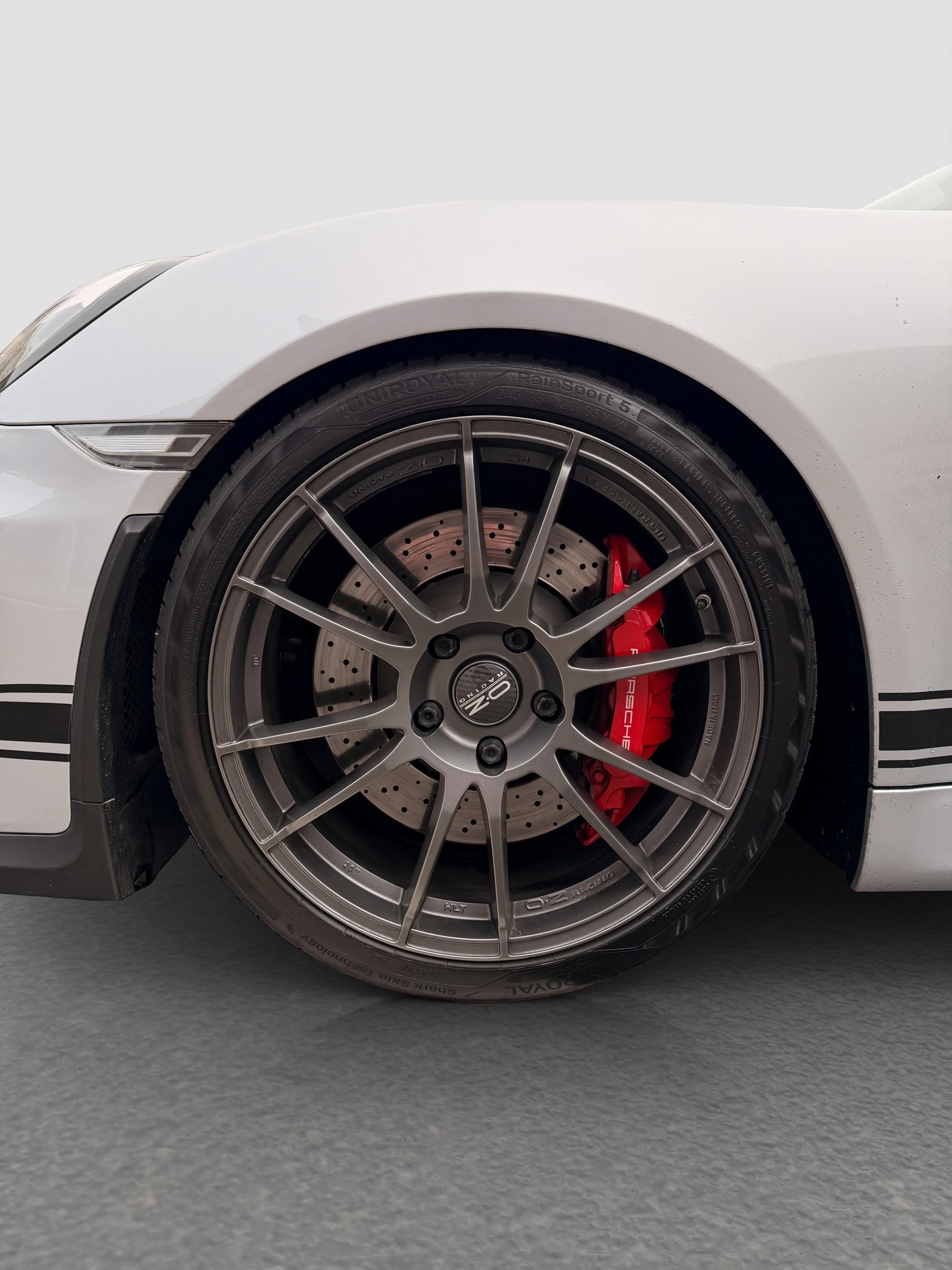 PORSCHE Cayman GT4-image-13