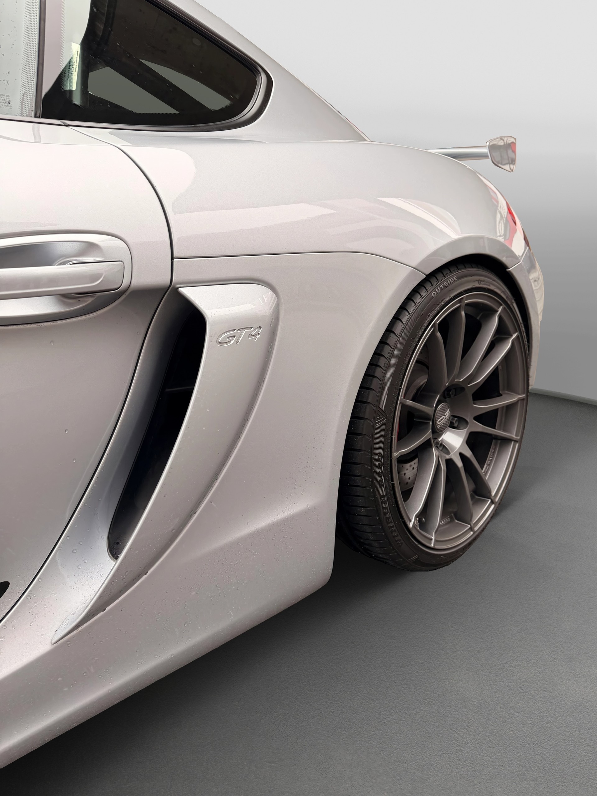 PORSCHE Cayman GT4-image-14